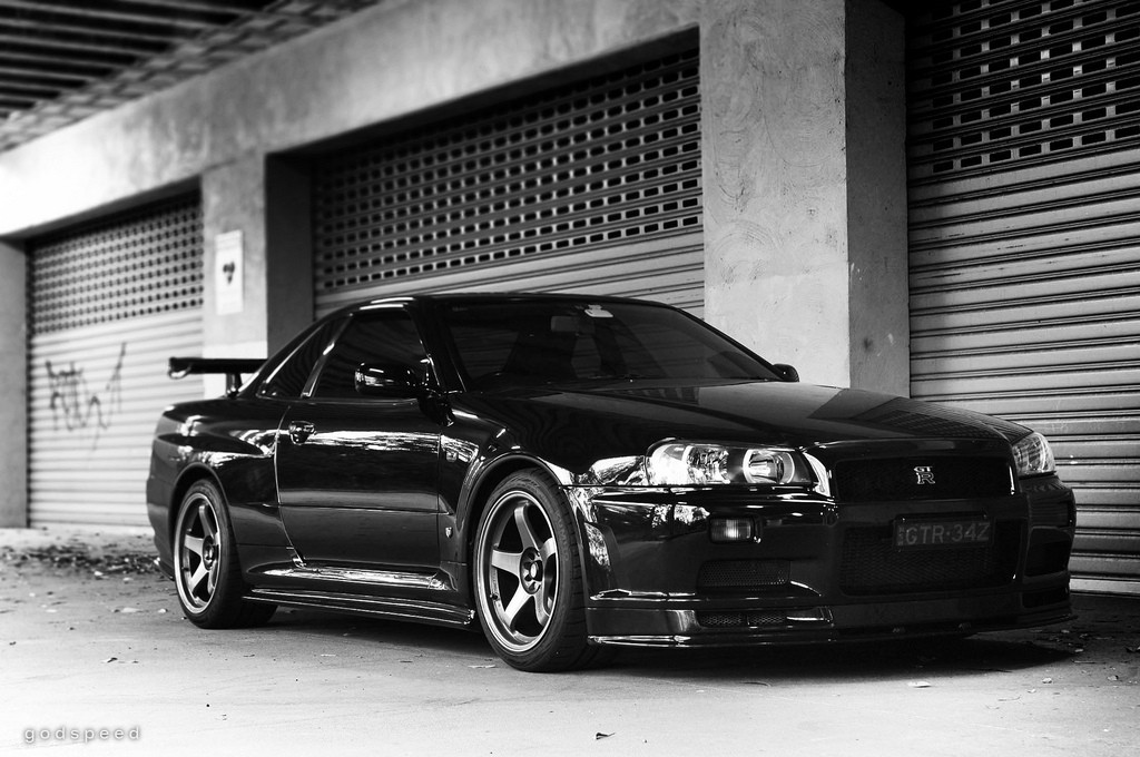 nissan skyline front