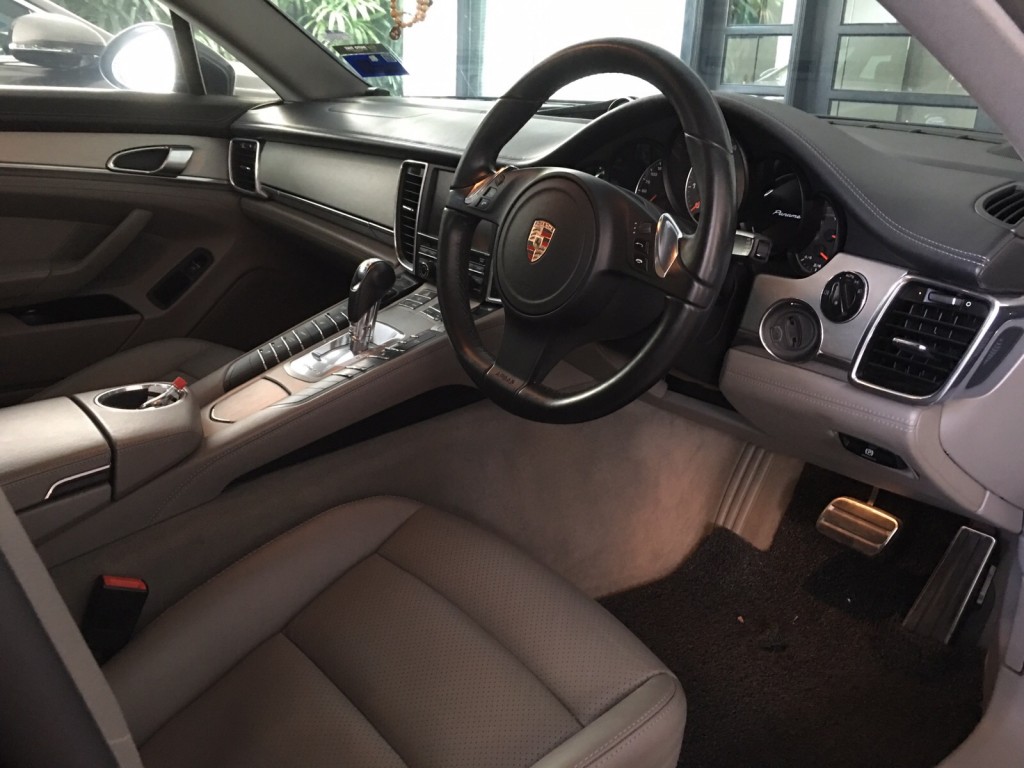 porsche panamera interior