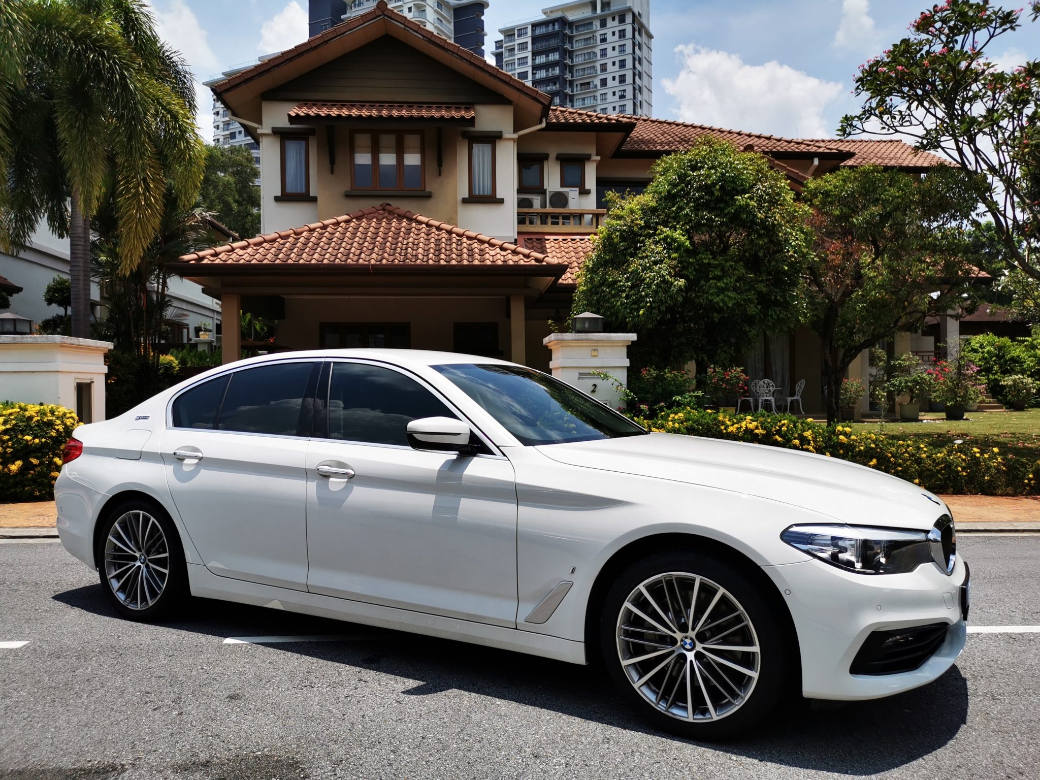 BMW 520e Luxury (1) | Hyper Luxury Car Rental Malaysia