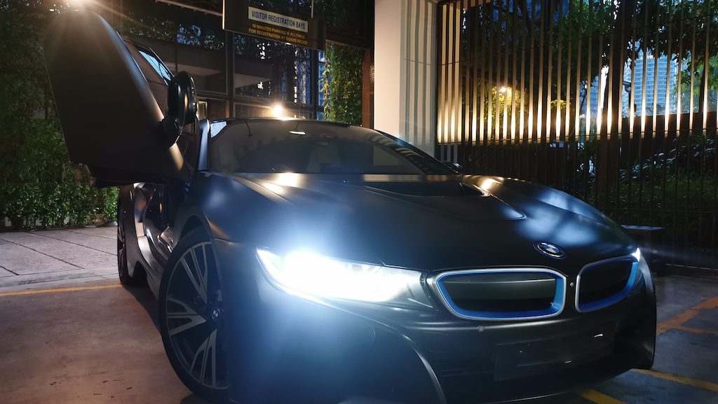 BMW i8 in car porsche