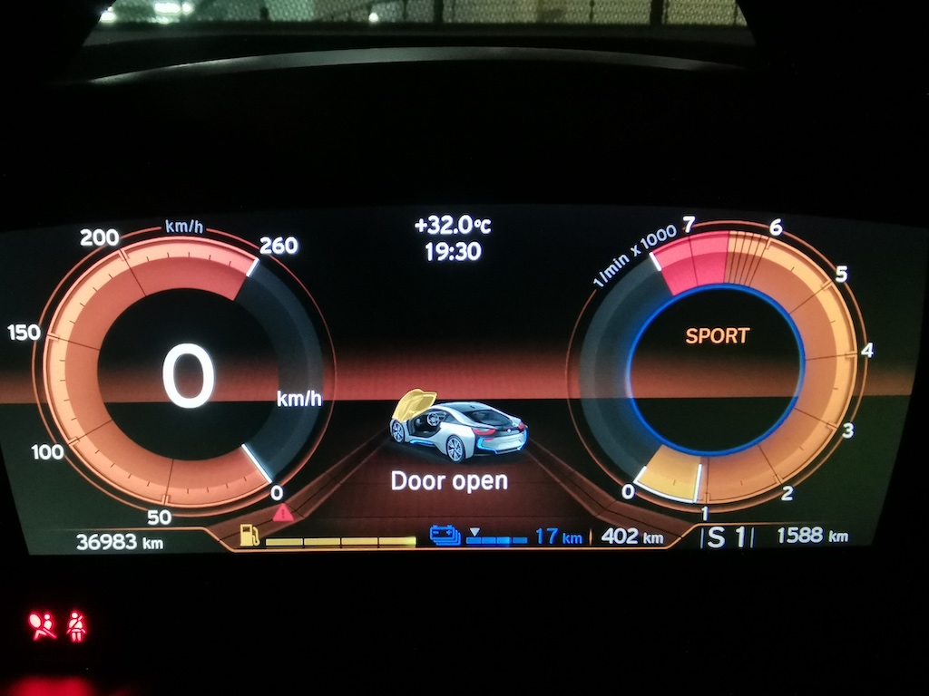 BMW i8 Dashboard Computer