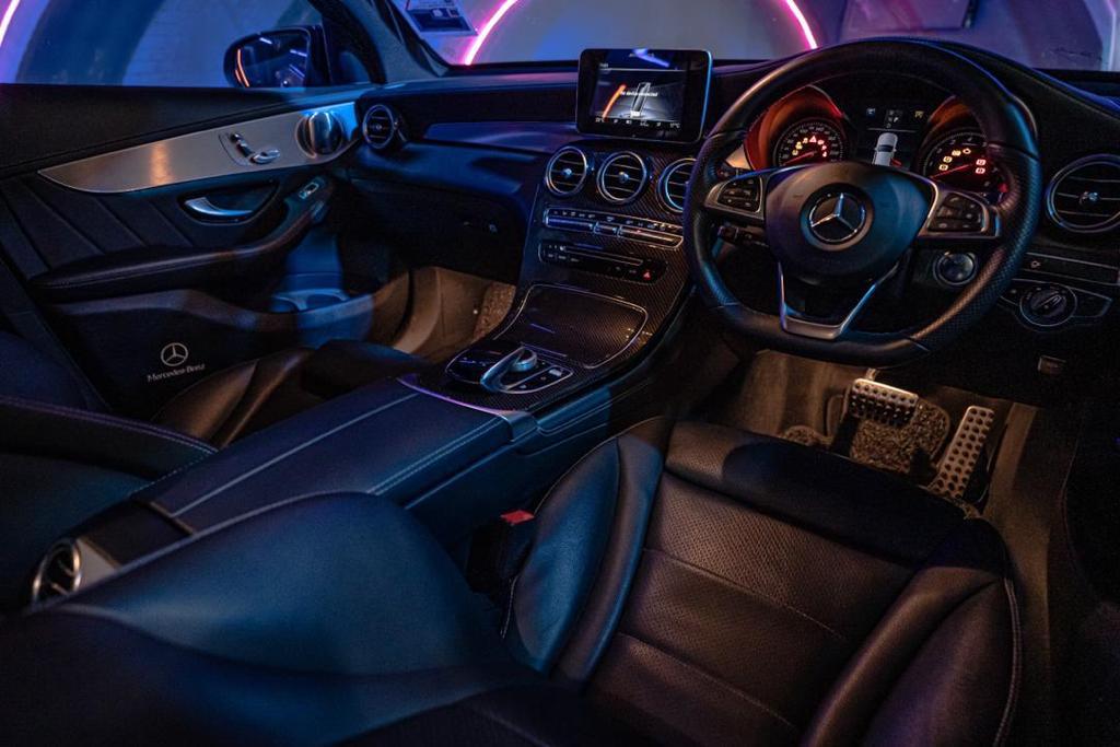 Mercedes GLC 250 disco interior