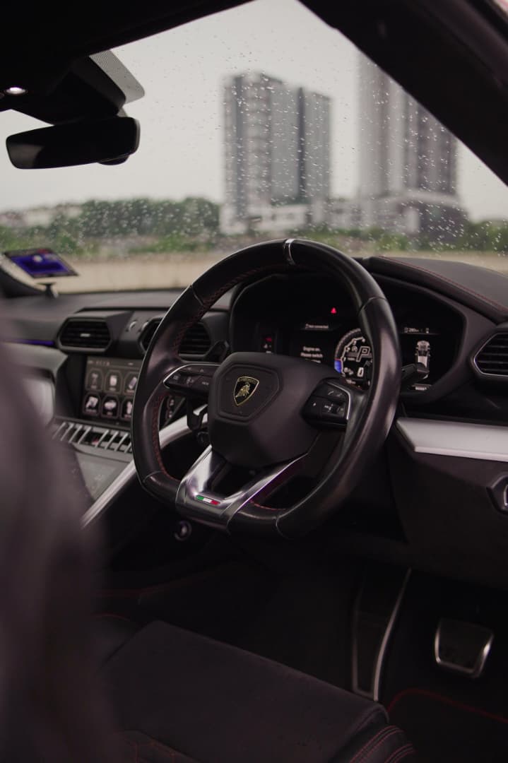 Lamborghini Urus (Red ❤️) - Image 12