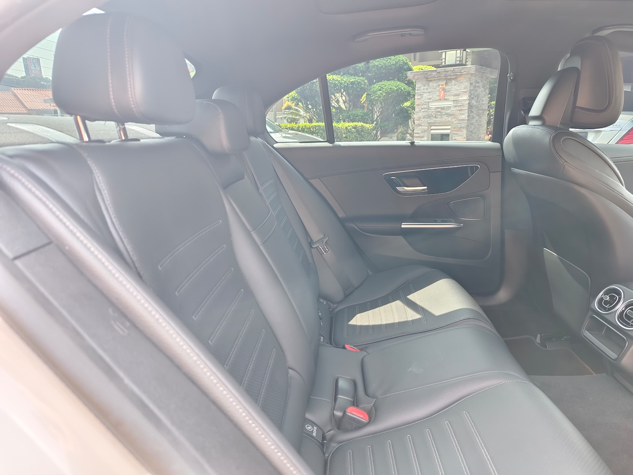 Mercedes-Benz C300 W206 (White) - Image 10