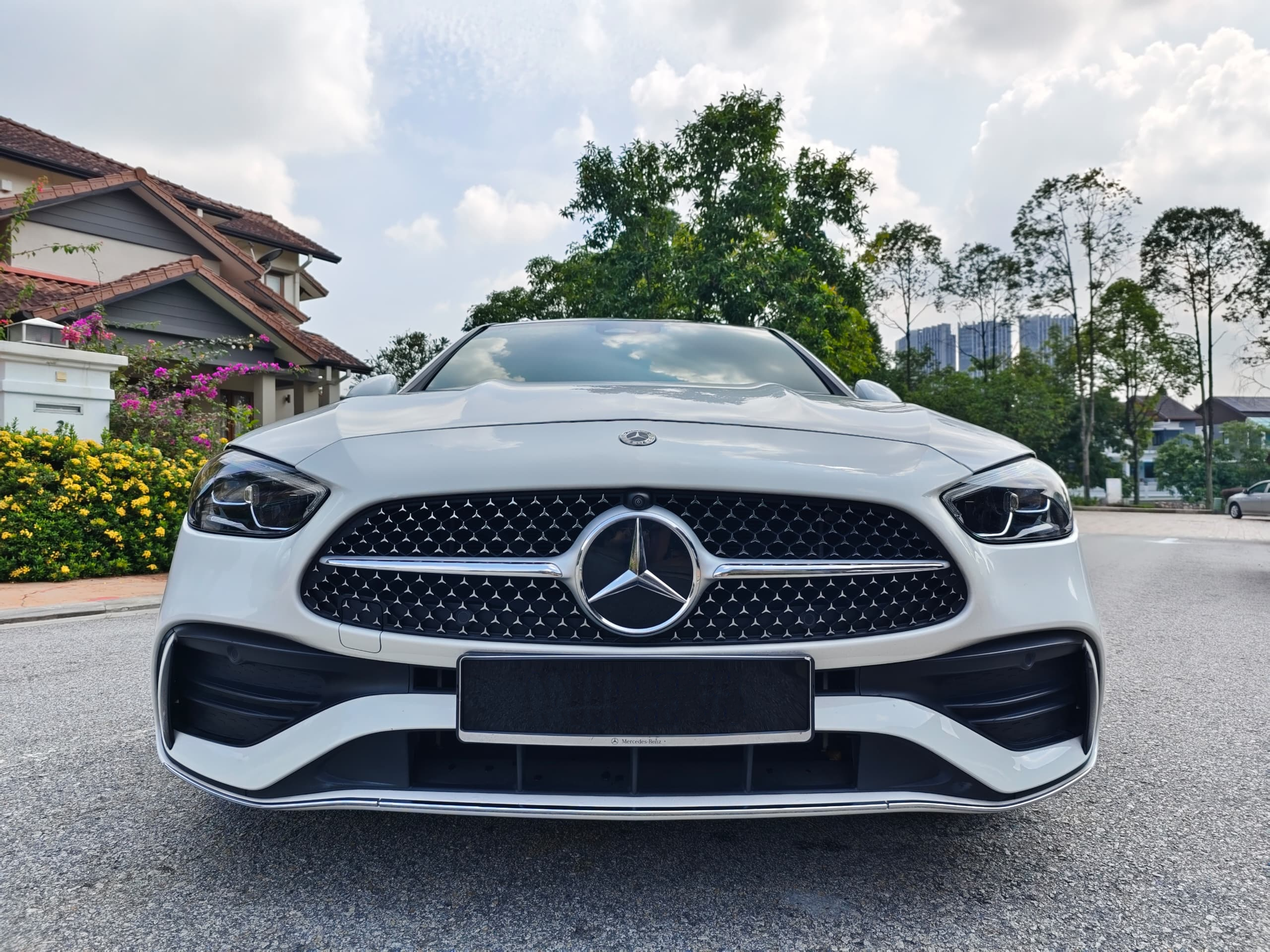 Mercedes-Benz C300 W206 (White) - Image 2