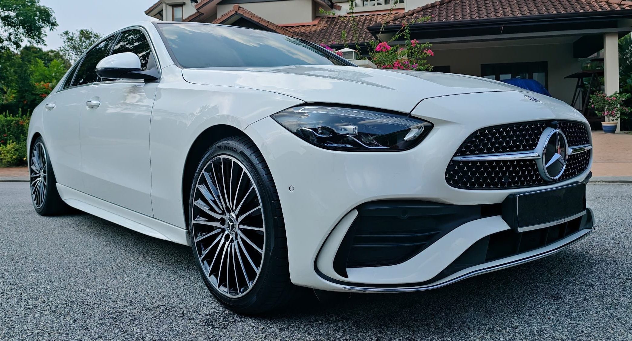 Mercedes-Benz C300 W206 (White)