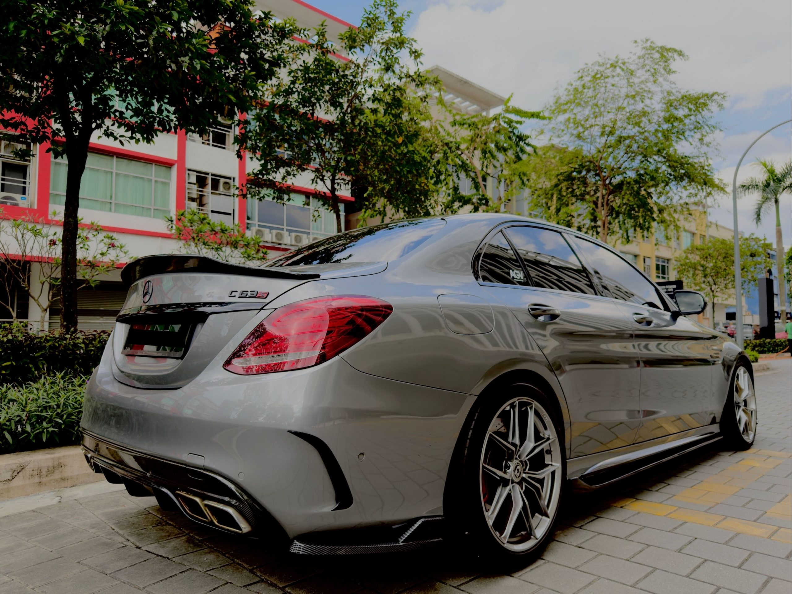 Mercedes Benz C63 AMG - Image 9