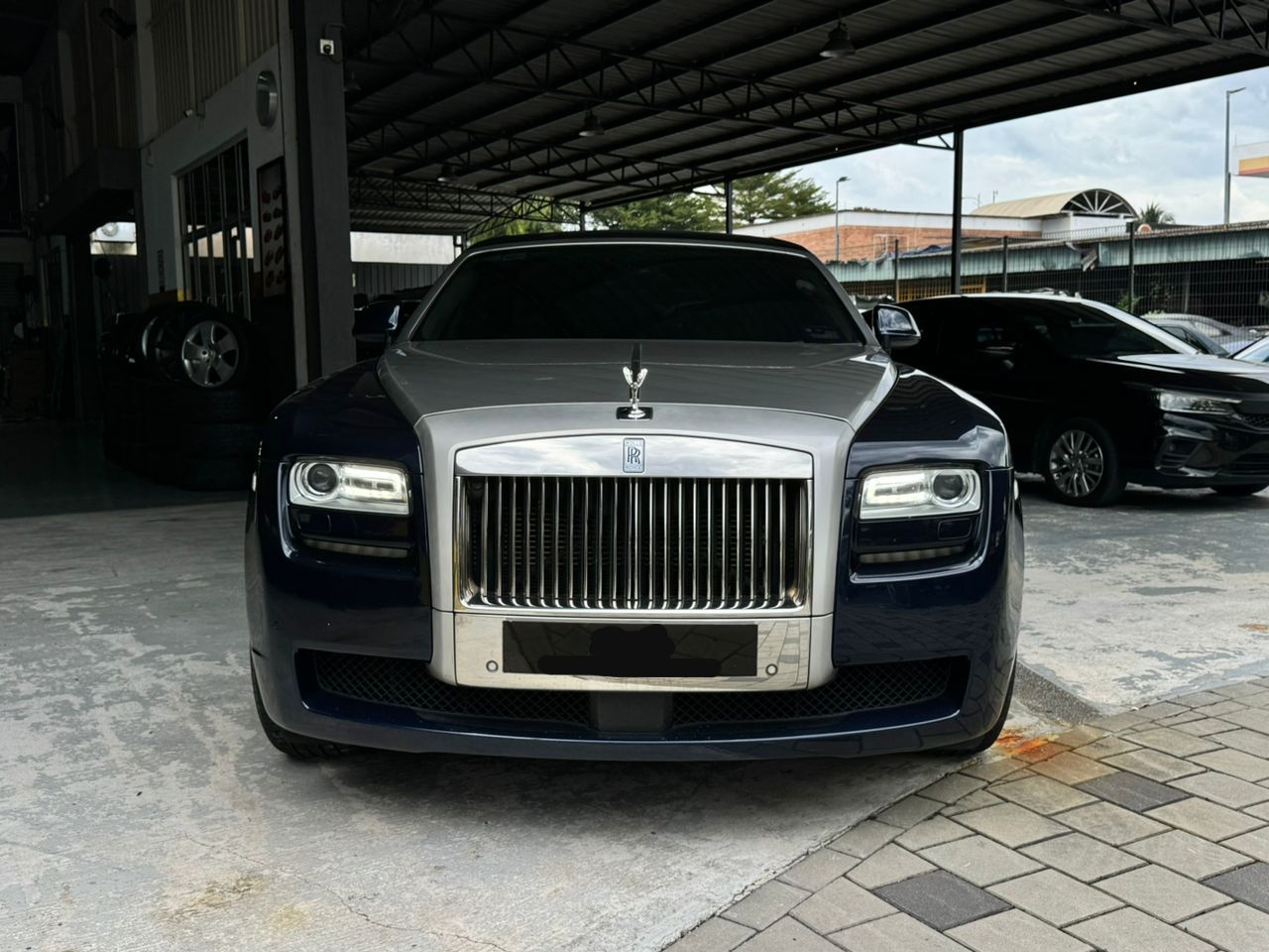 Rolls Royce Ghost - Image 2