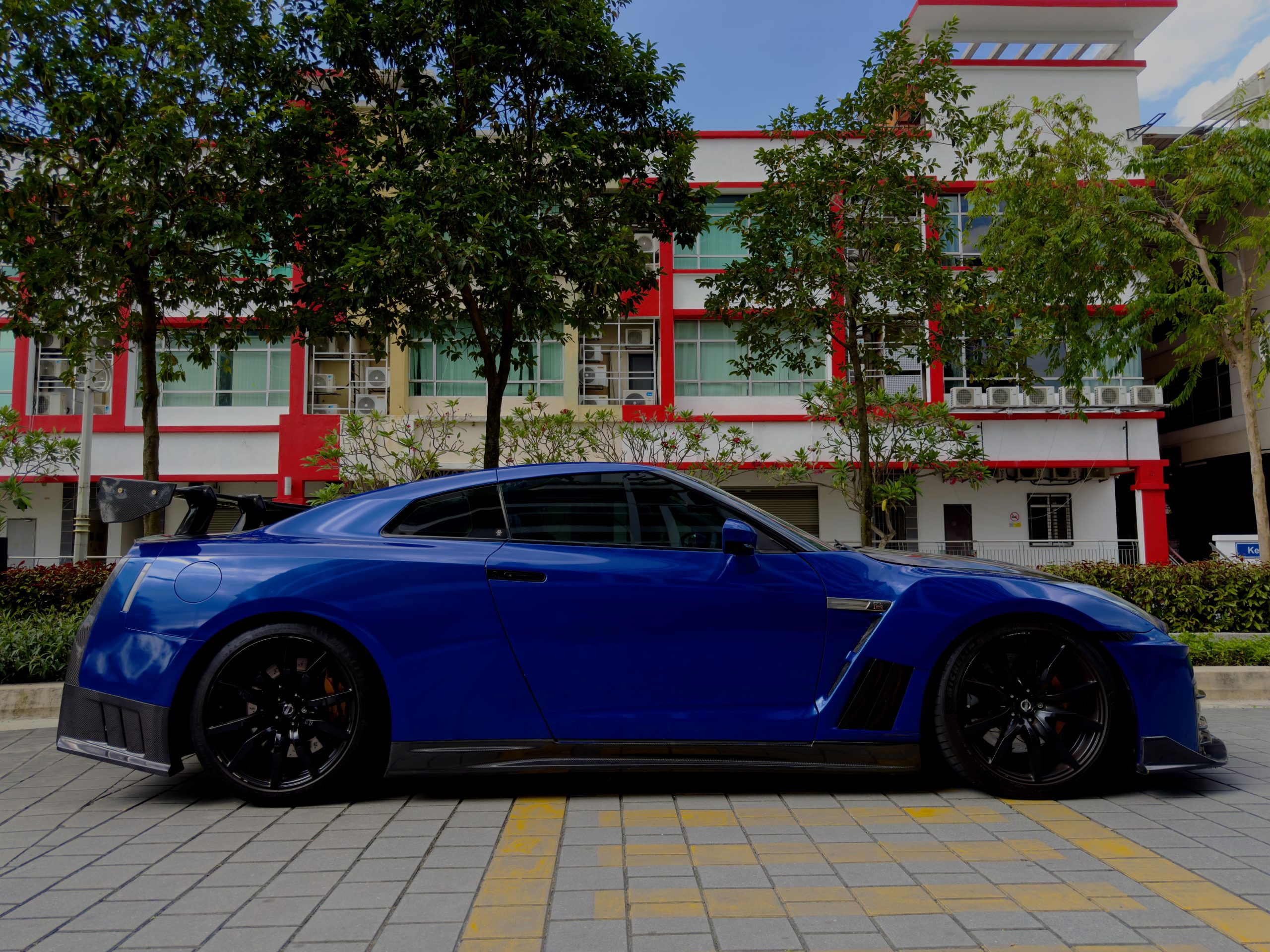 Nissan GTR R35 (Blue) - Image 3