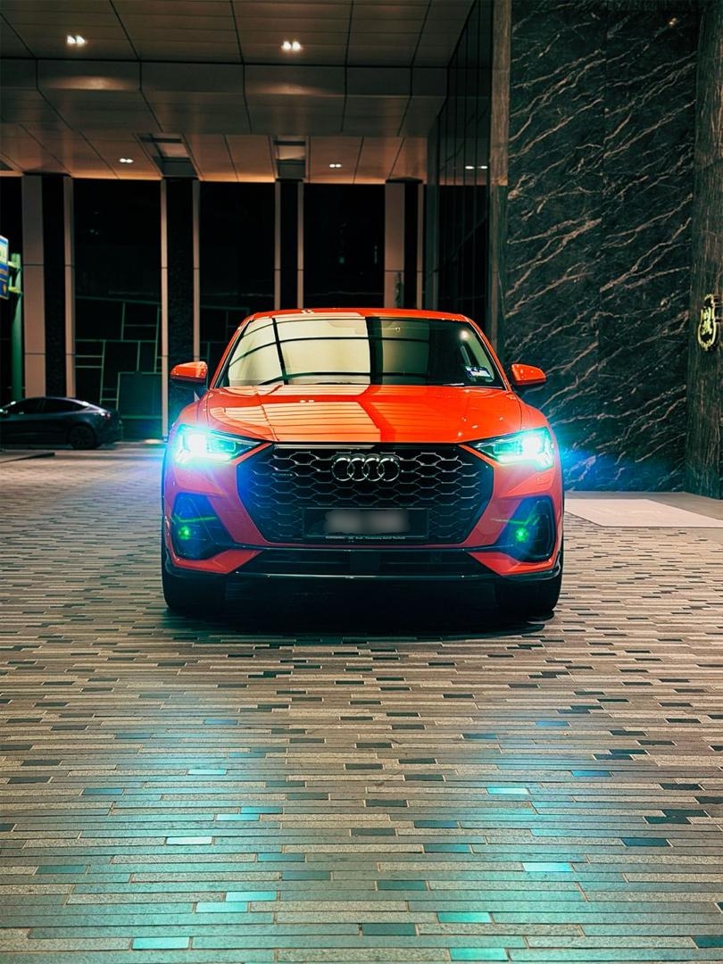 Audi Q3 Orange 🧡 - Image 2