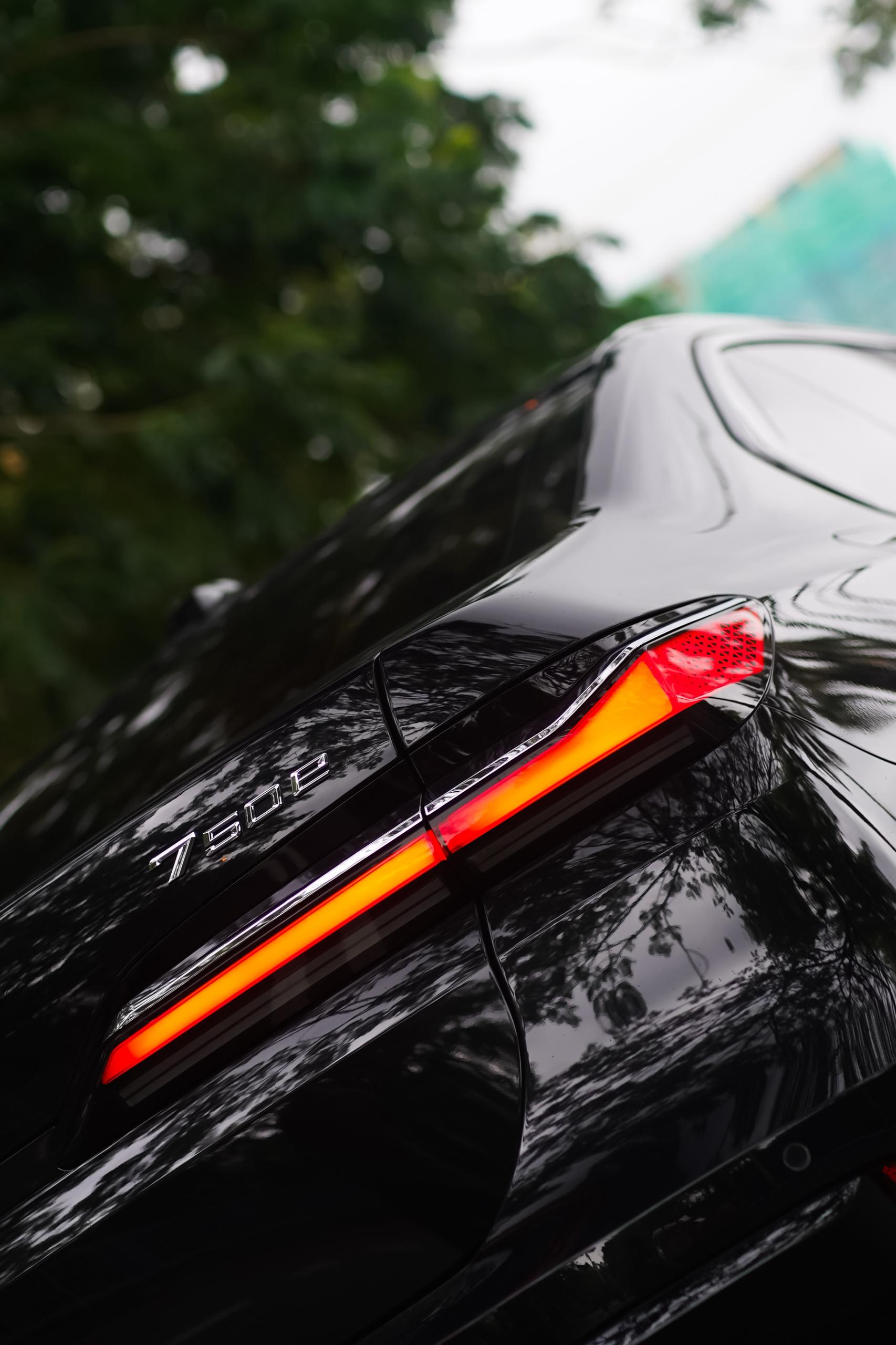 BMW 750e G80 (Black) - Image 6