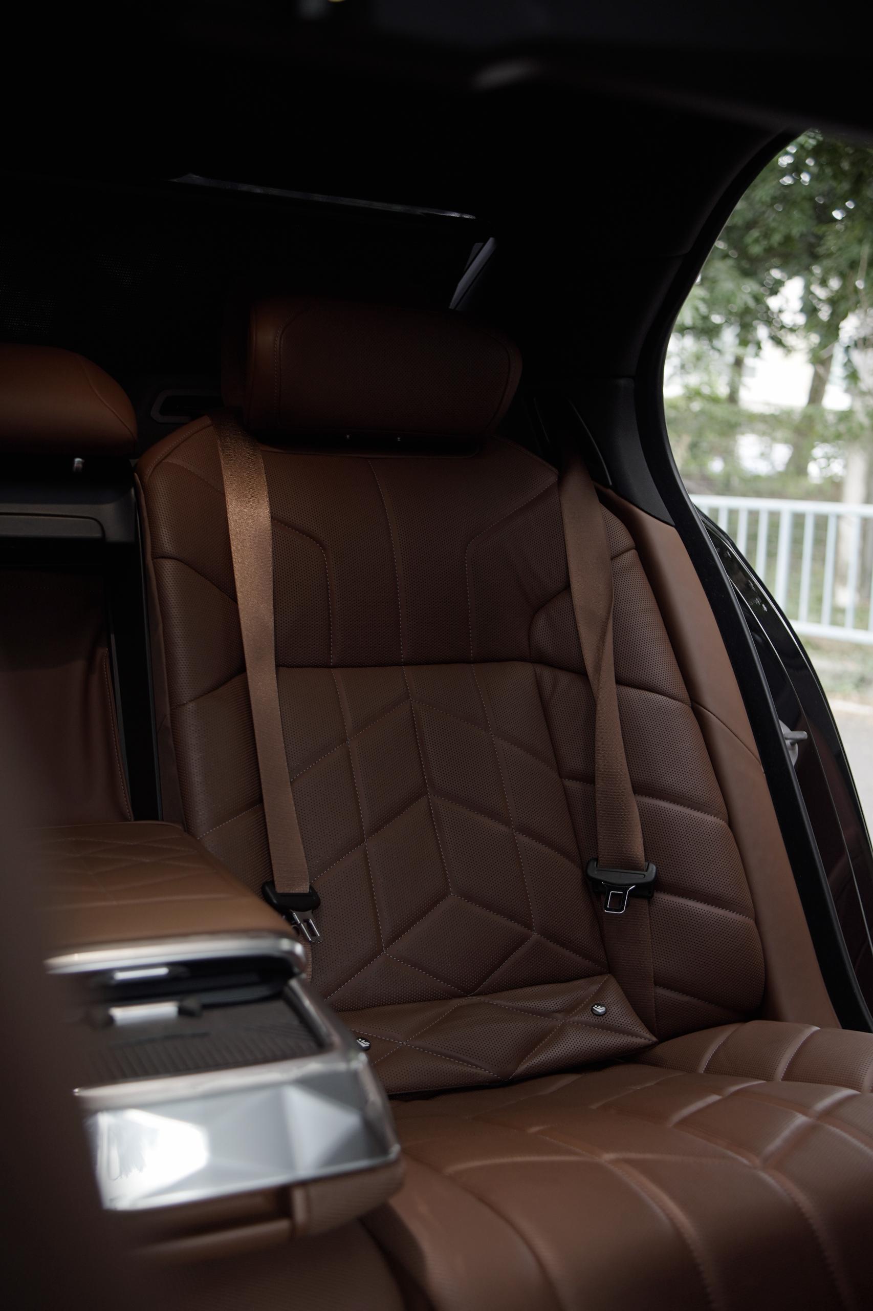 BMW 750e G80 (Black) - Image 16