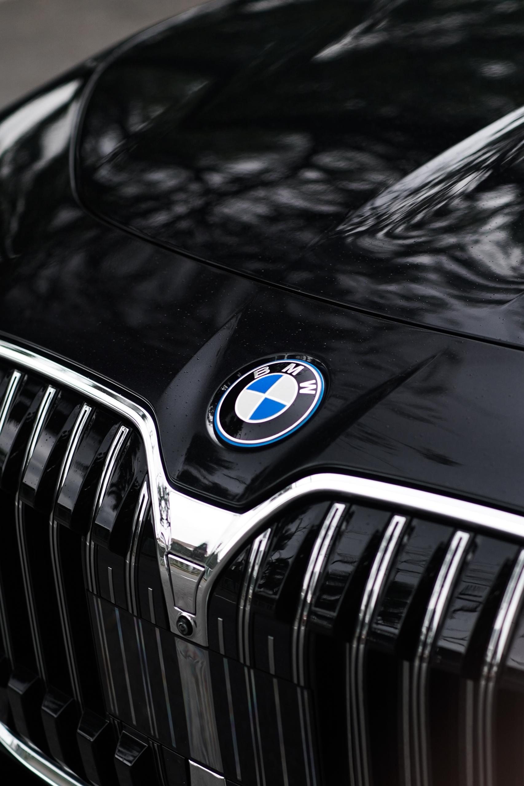 BMW 750e G80 (Black) - Image 3