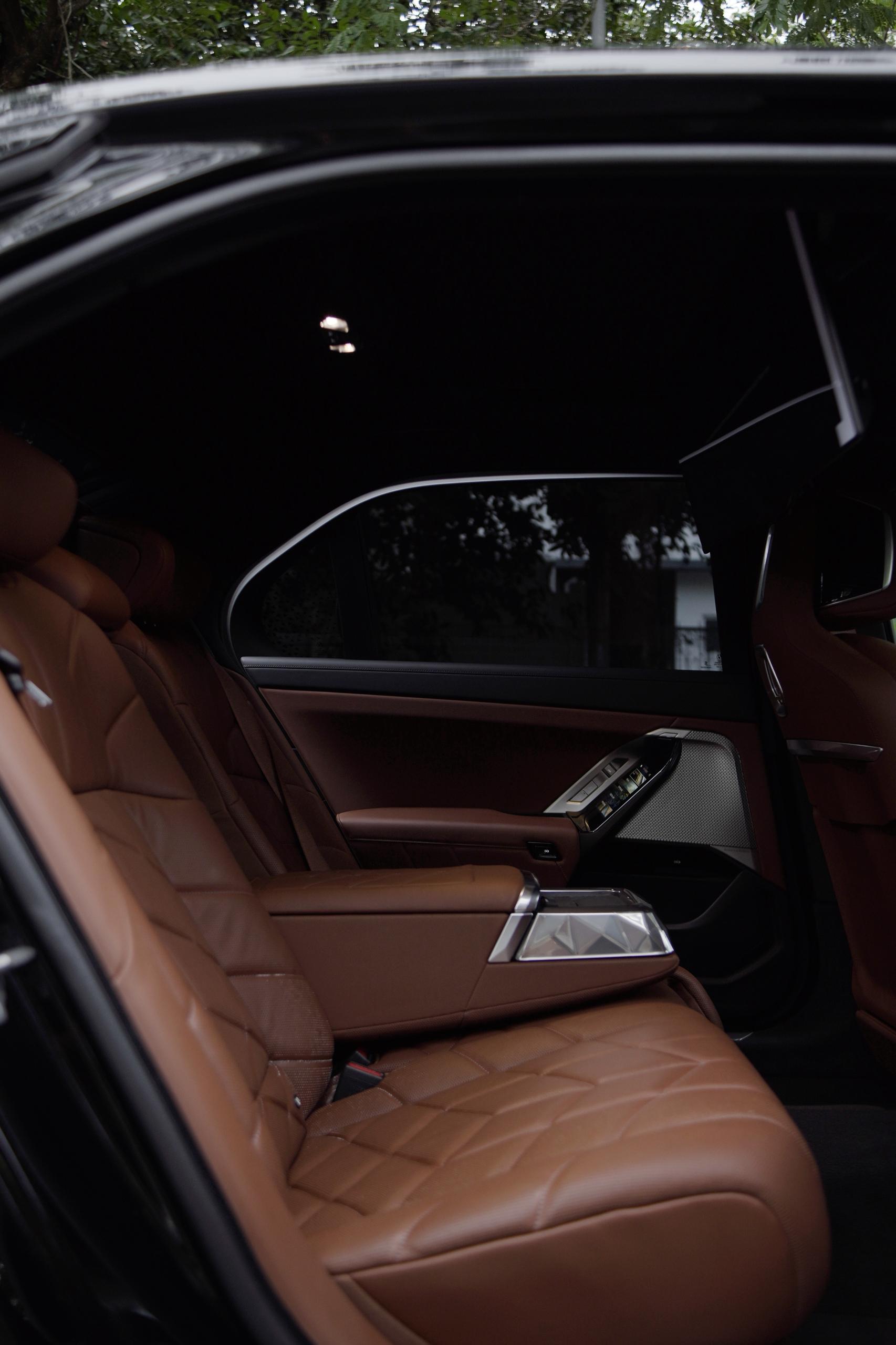 BMW 750e G80 (Black) - Image 15