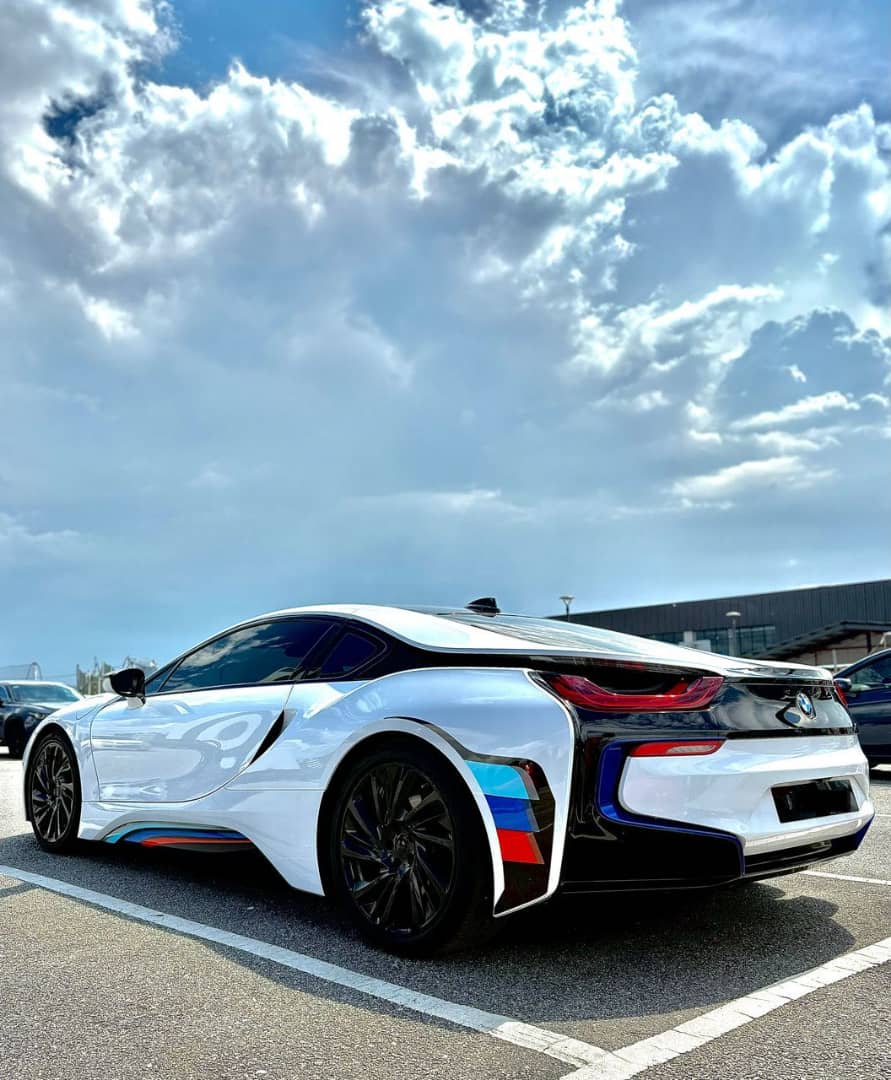 BMW i8 (White 🤍) - Image 3