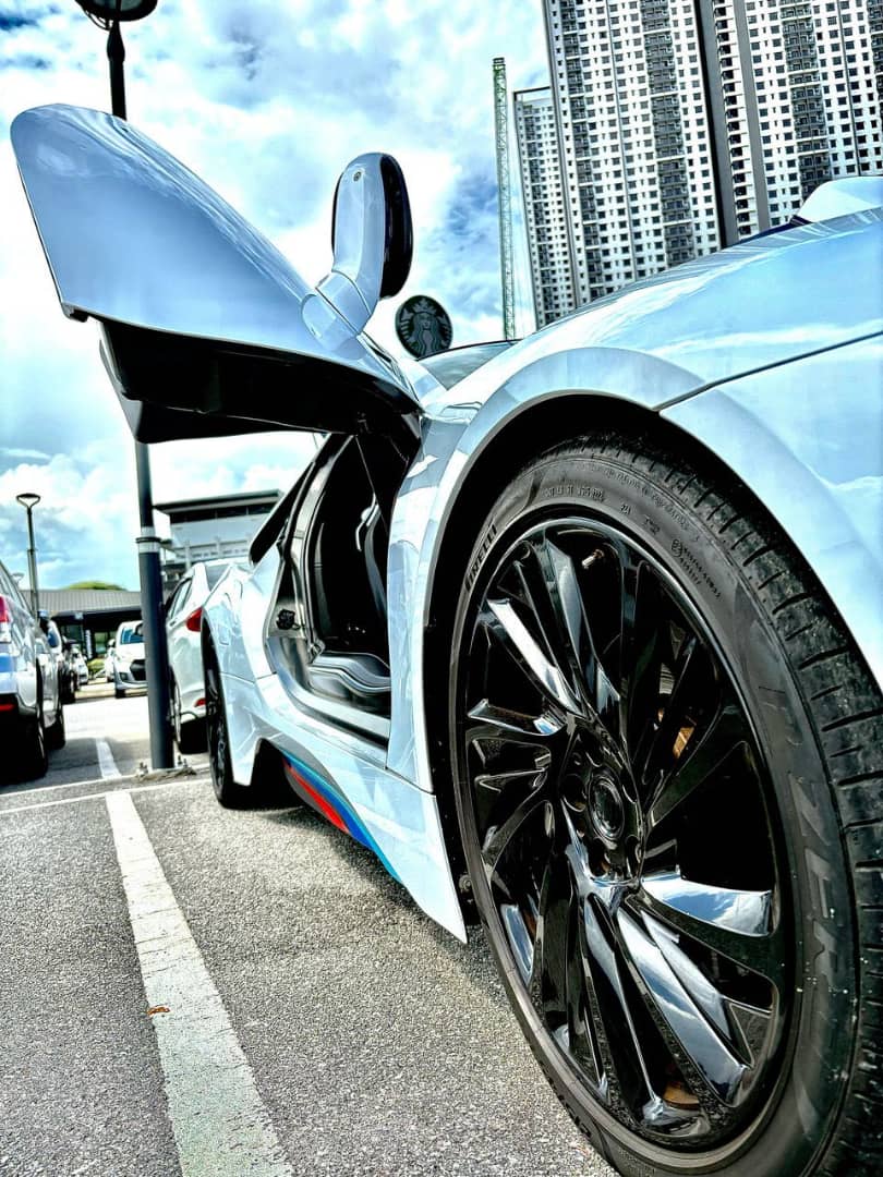 BMW i8 (White 🤍) - Image 4