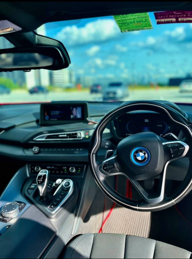BMW i8 (White 🤍) - Image 8