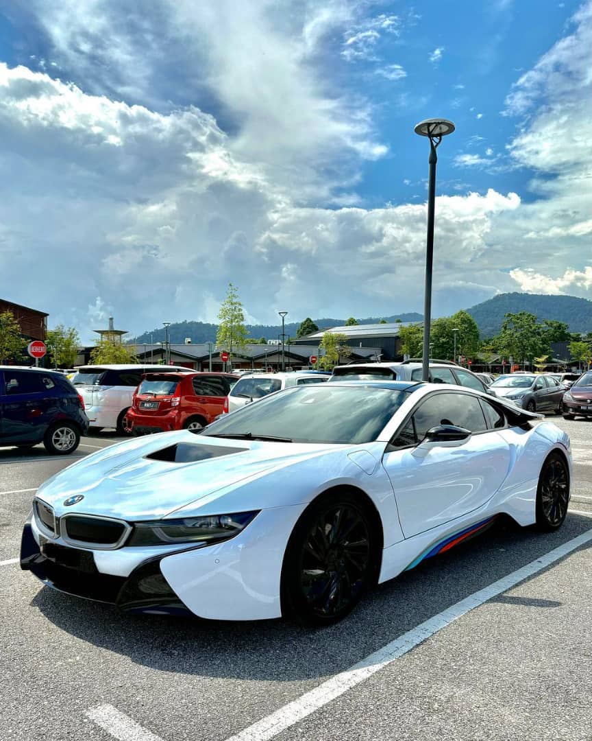 BMW i8 (White 🤍)