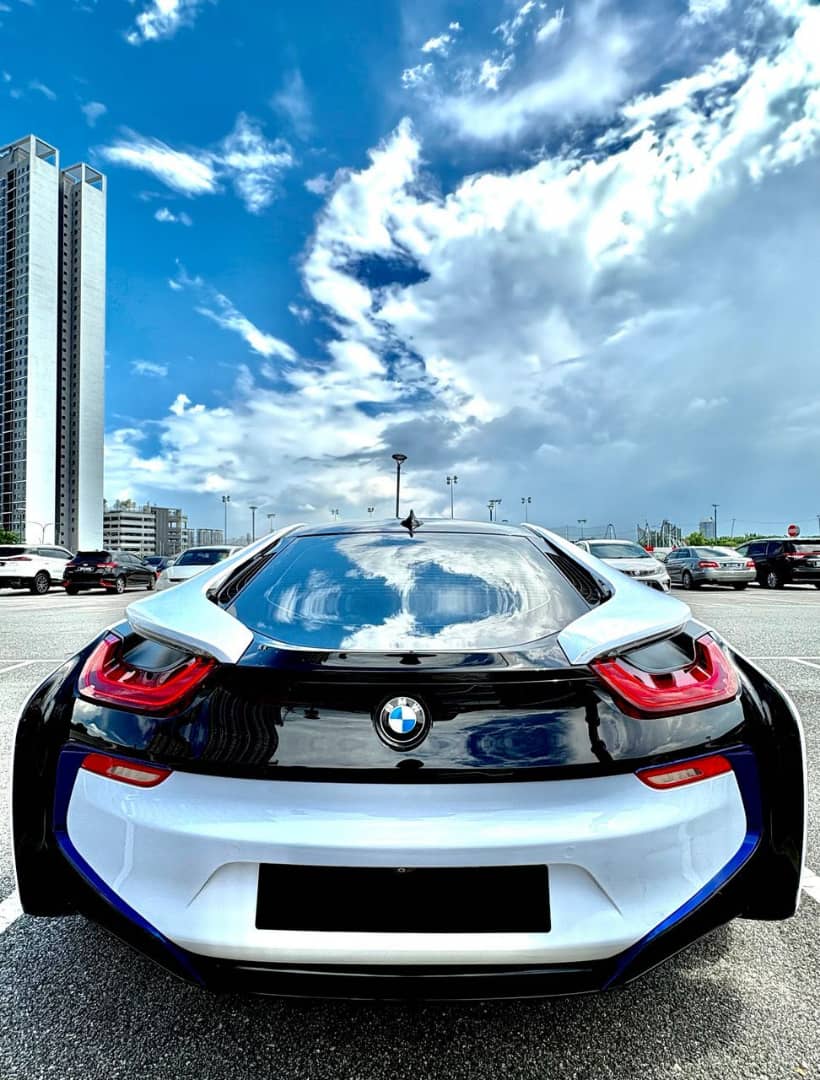 BMW i8 (White 🤍) - Image 6