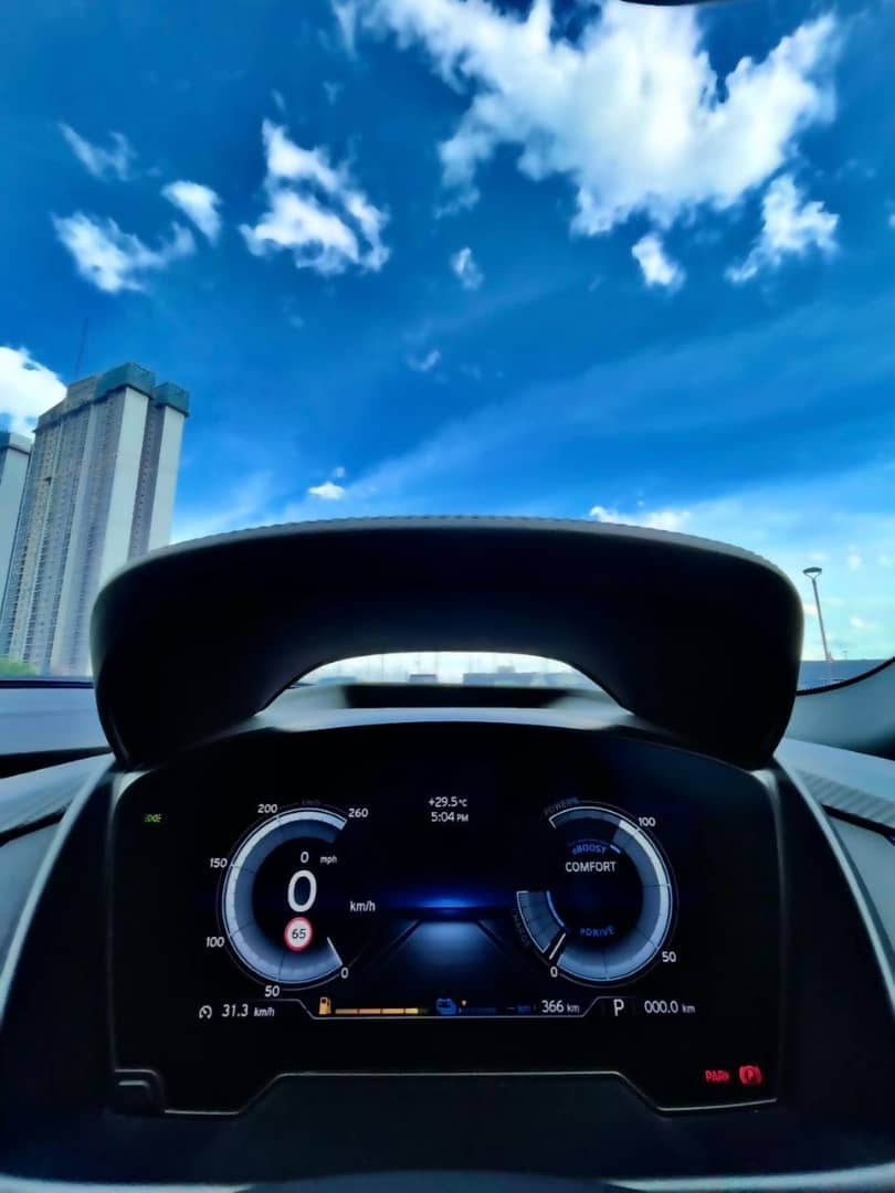 BMW i8 (White 🤍) - Image 9