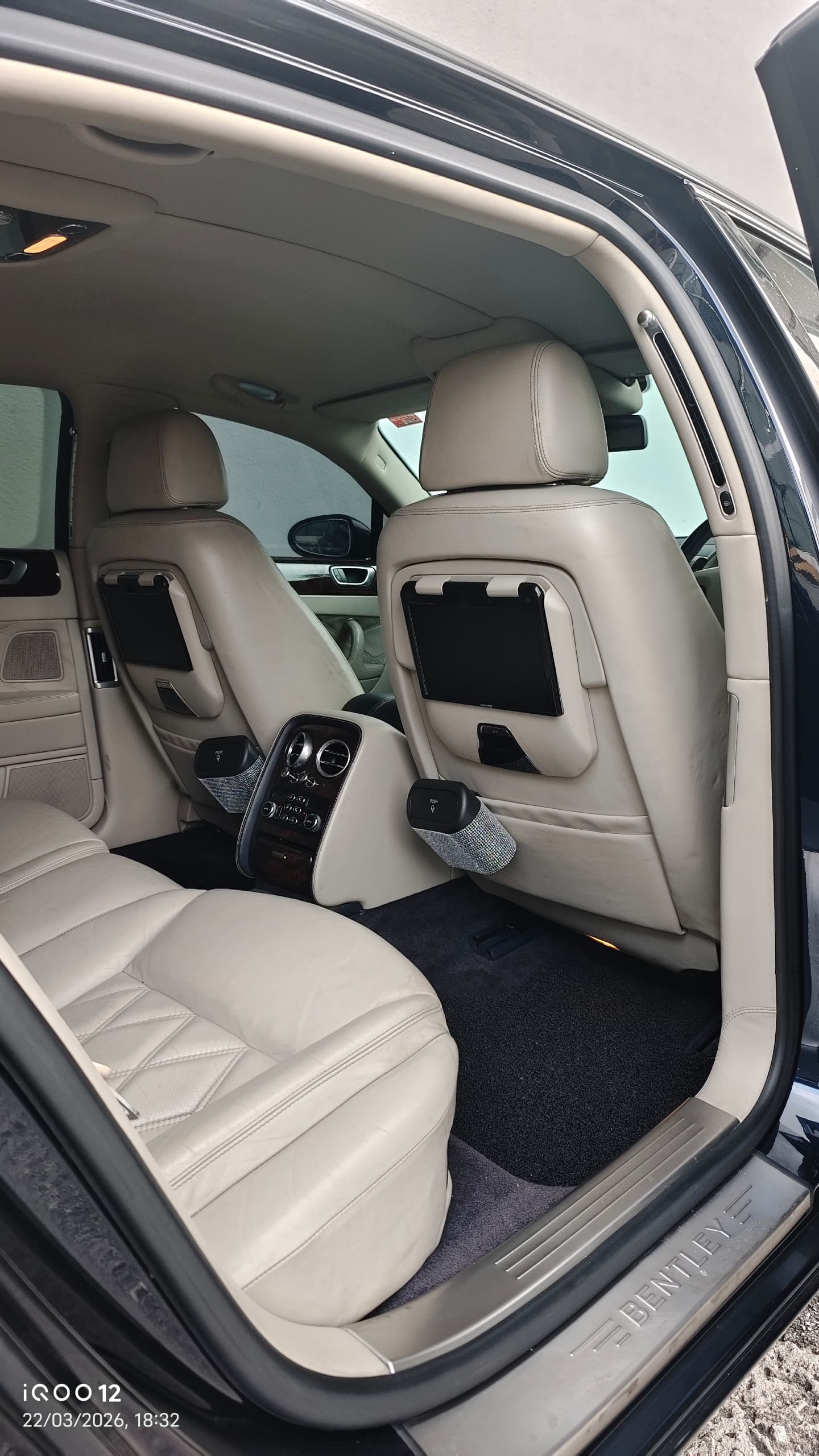 Bentley Continental Flying Spur - Image 9