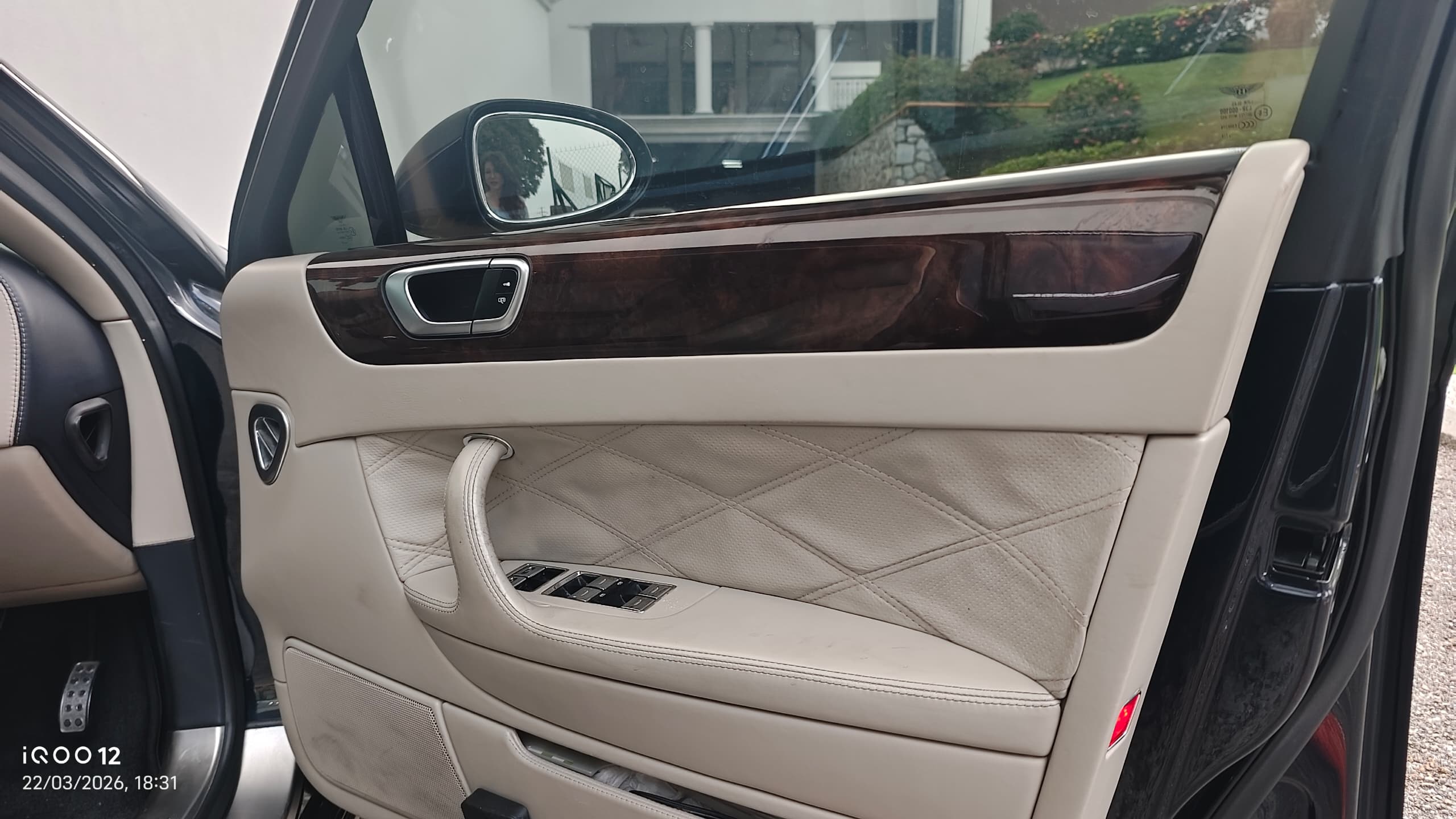 Bentley Continental Flying Spur - Image 8