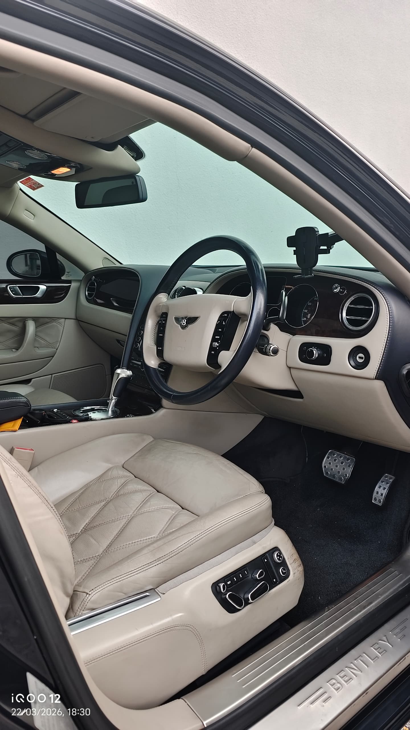 Bentley Continental Flying Spur - Image 6