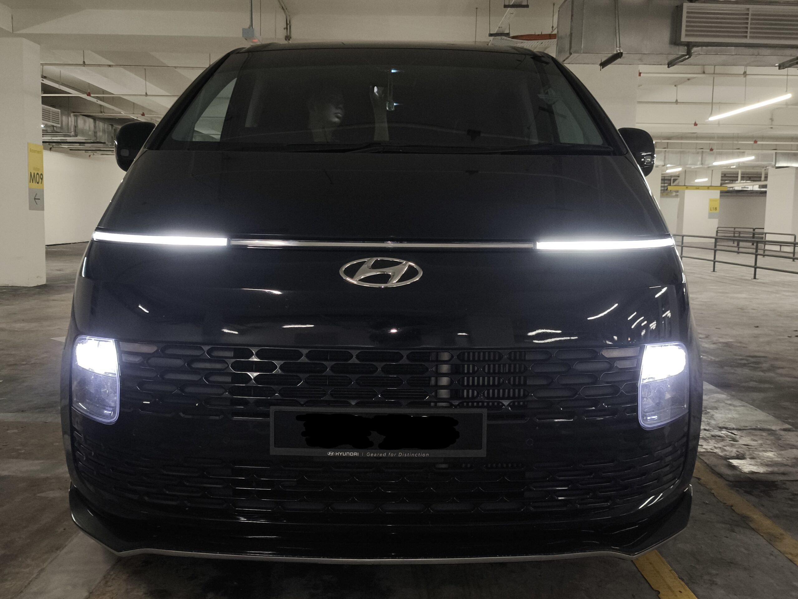 Hyundai Staria Lite 2.2D (Black) - Image 4