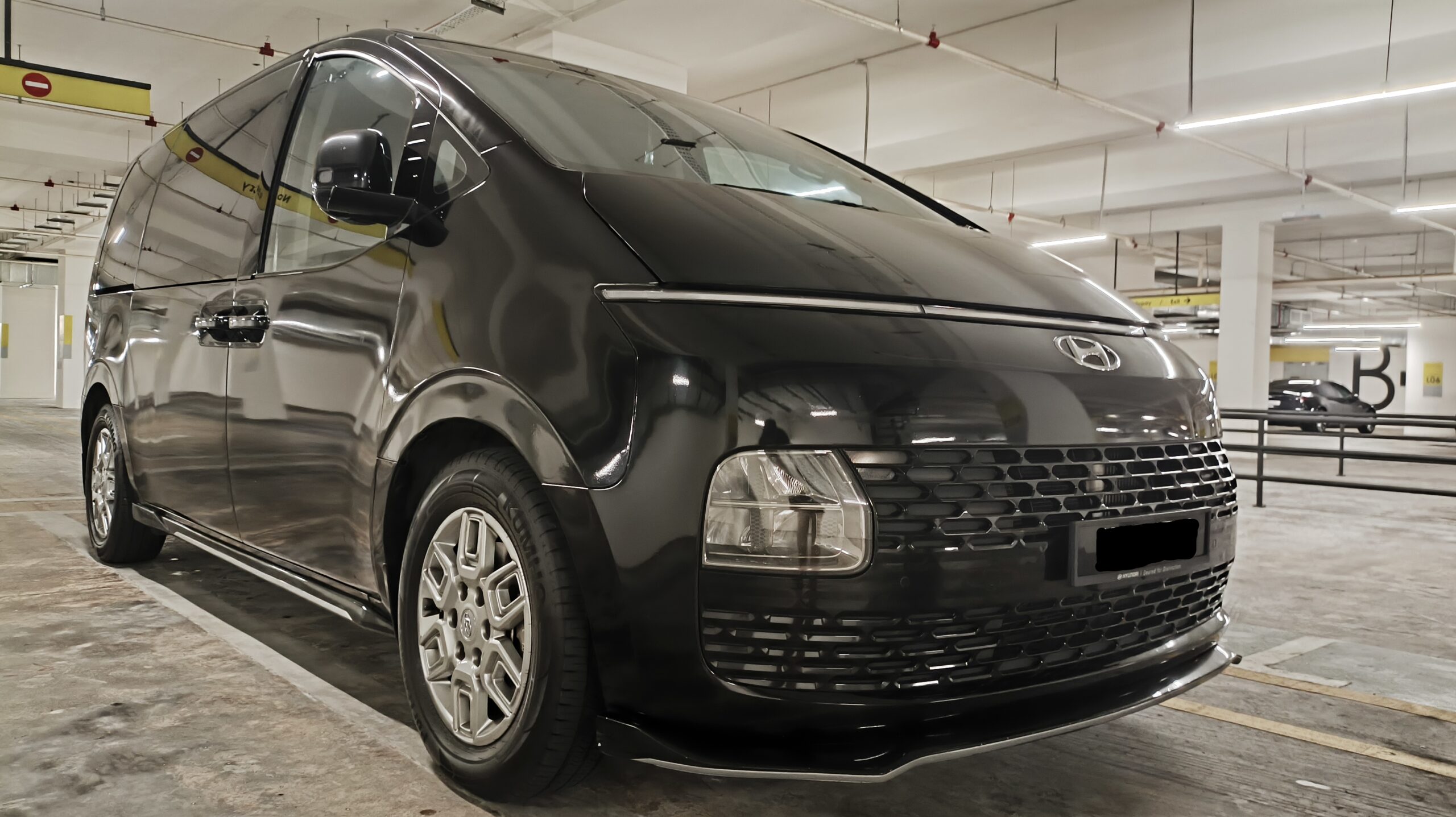 Hyundai Staria Lite 2.2D (Black) - Image 5