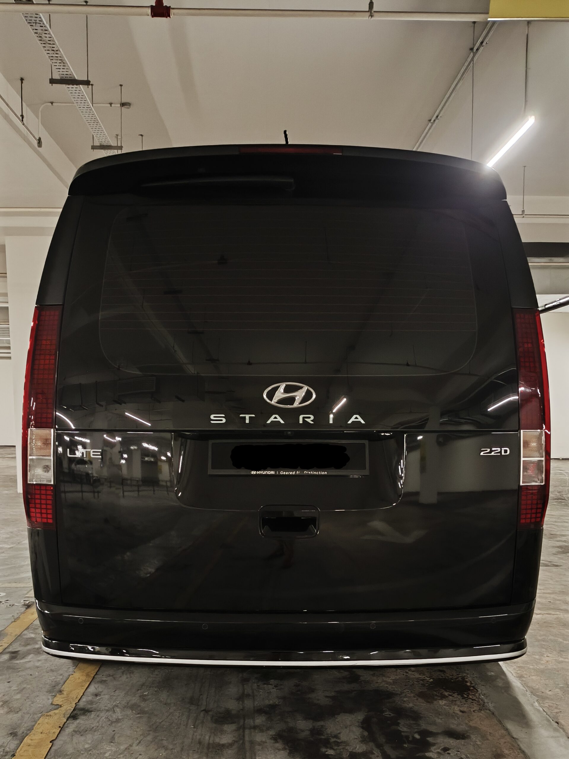 Hyundai Staria Lite 2.2D (Black) - Image 8