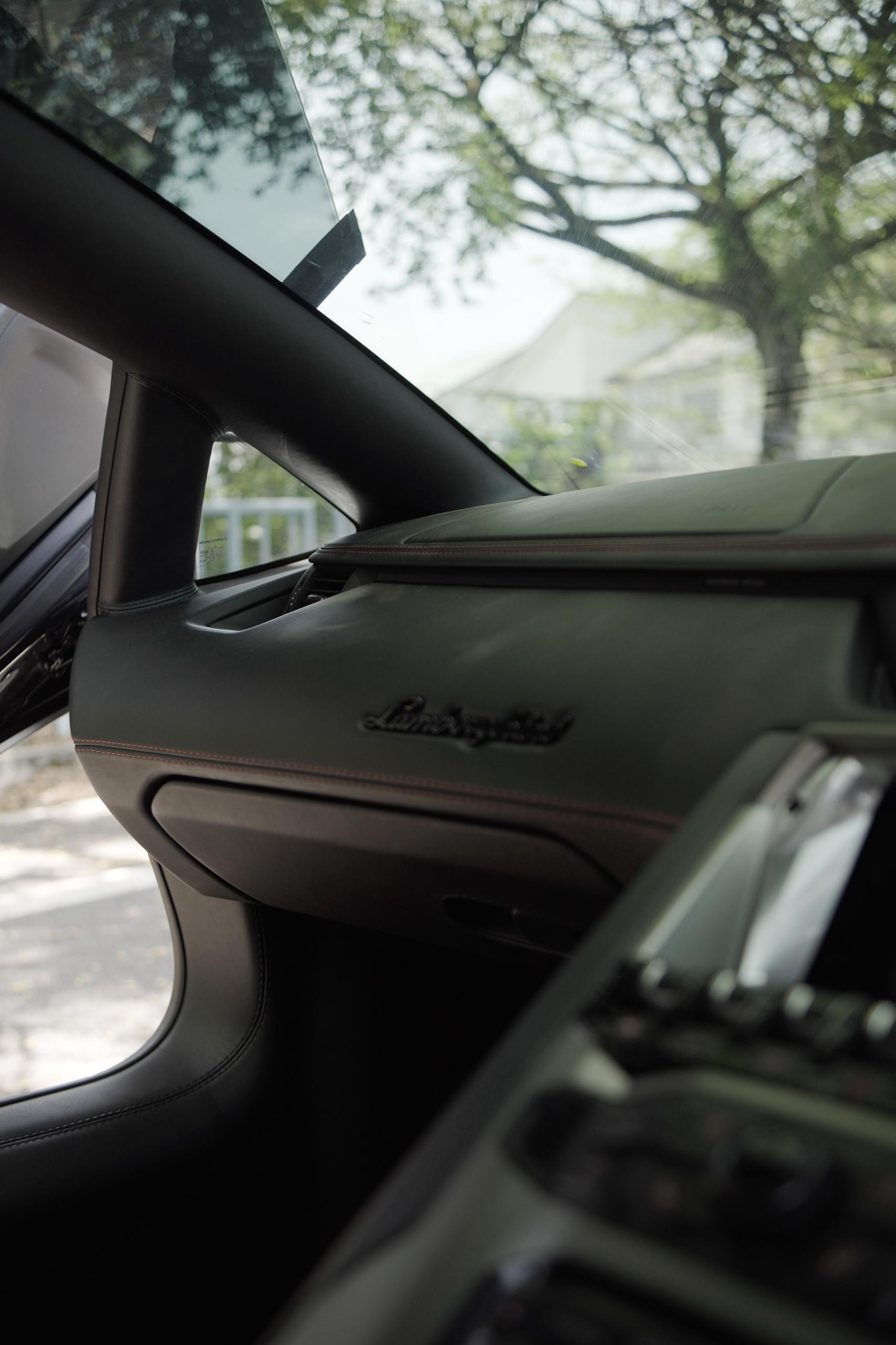Lamborghini Aventador S - Image 13
