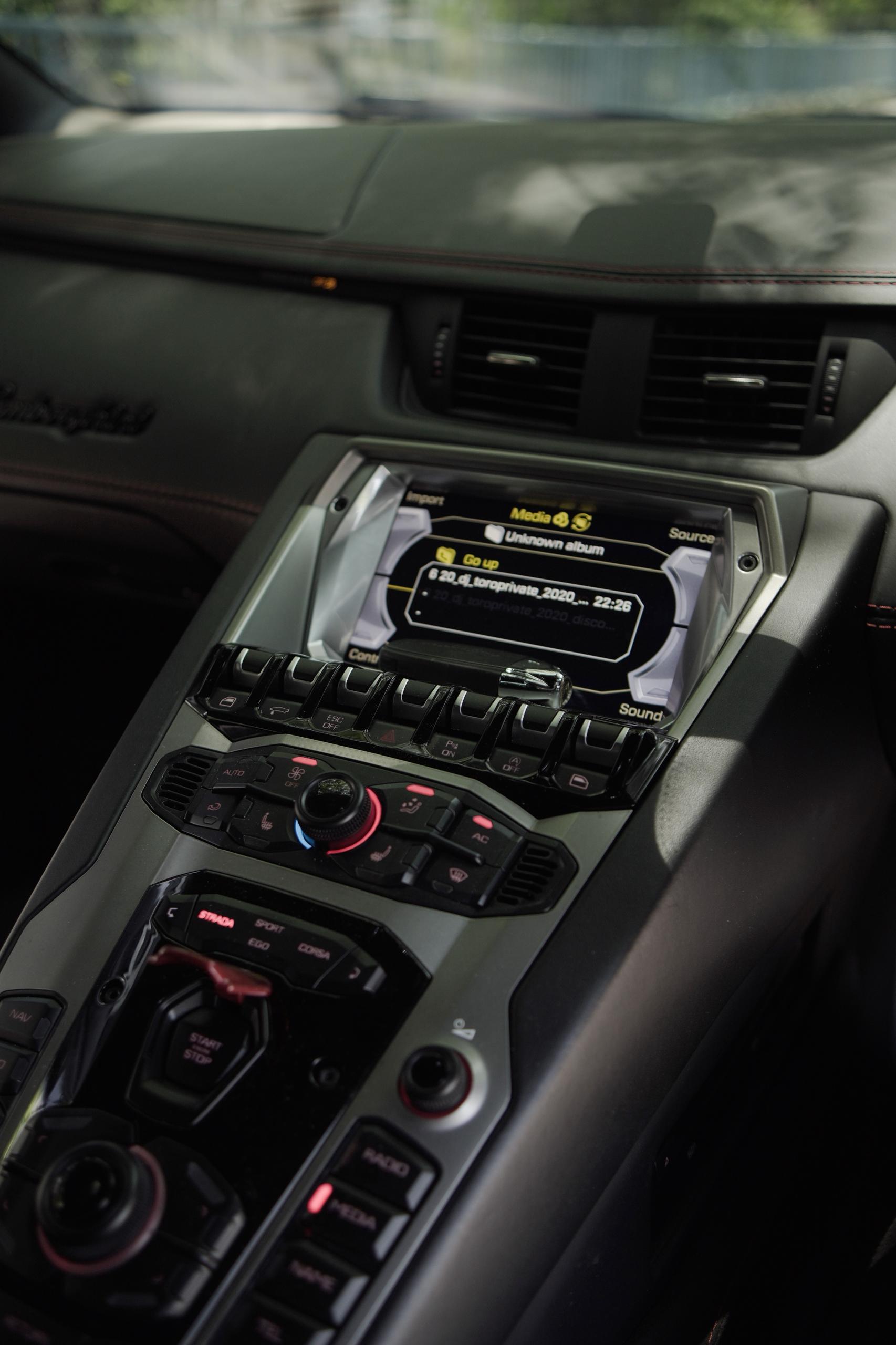 Lamborghini Aventador S - Image 12