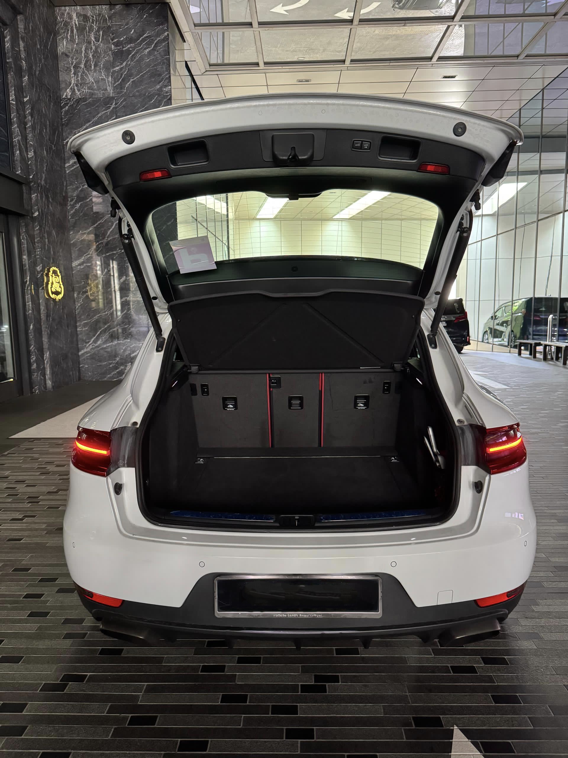 Porsche Macan (White) - Image 6