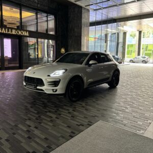 Porsche Macan (White)