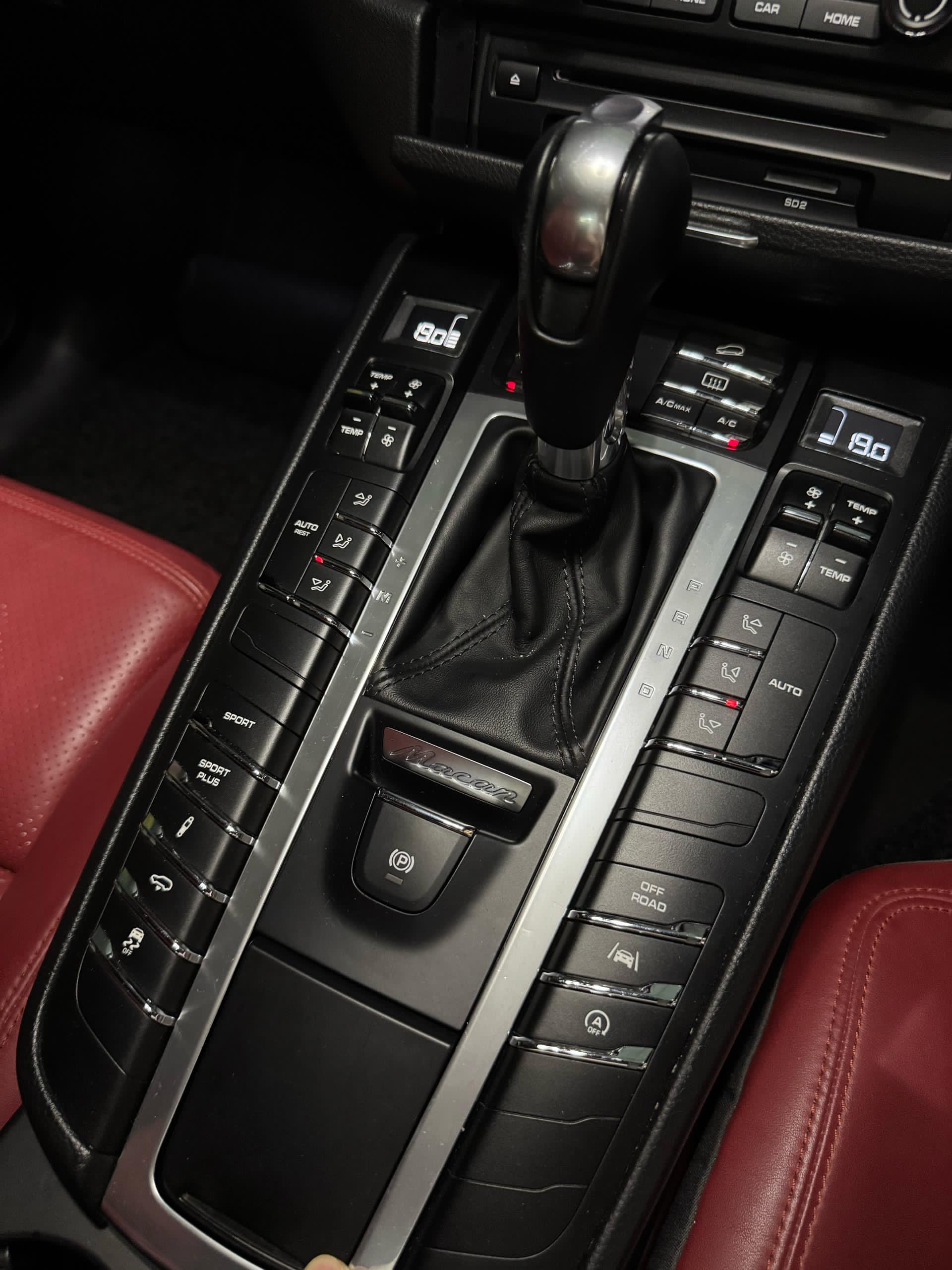 Porsche Macan (White) - Image 9