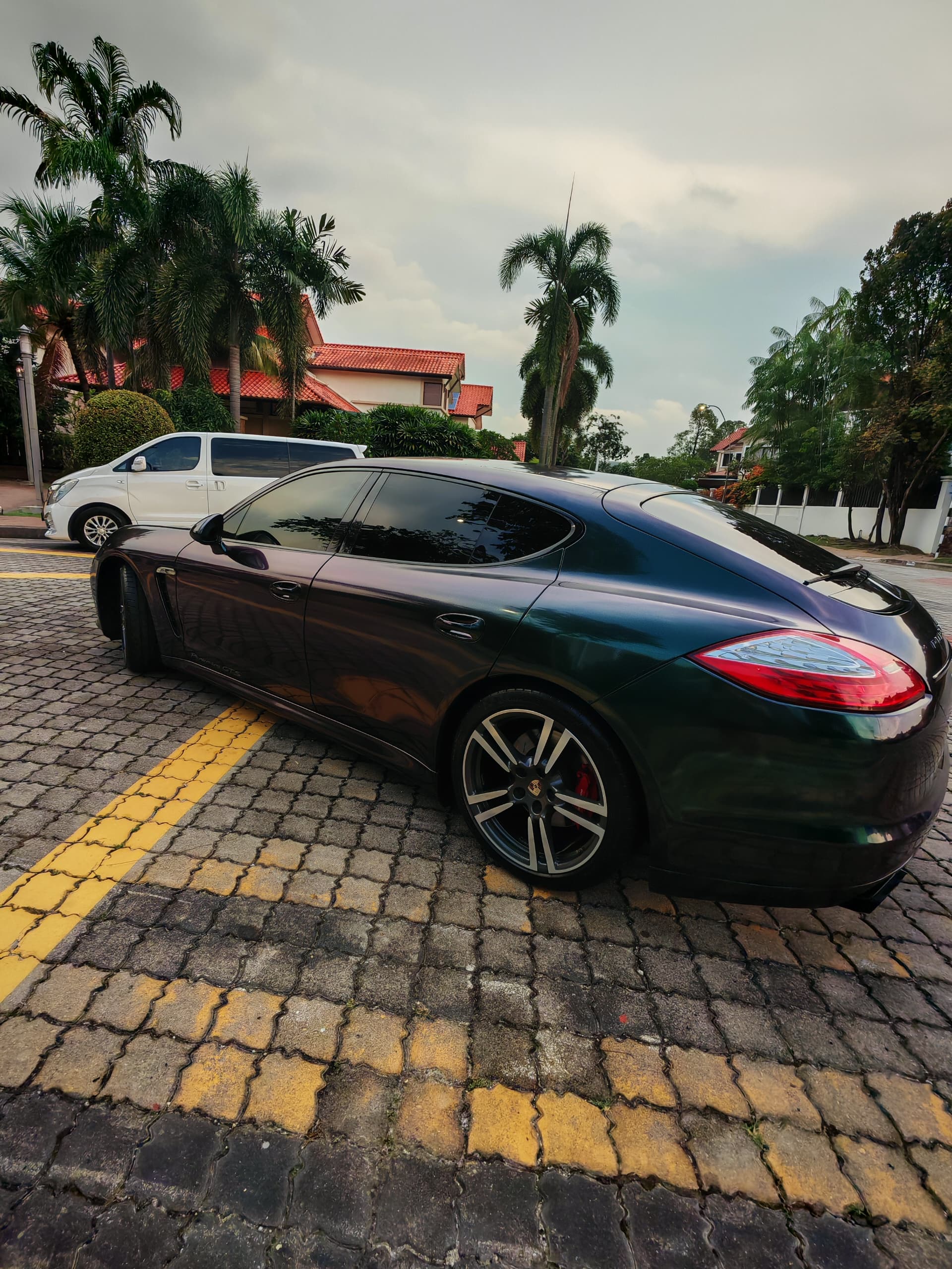 Porsche Panamera GTS - Image 10