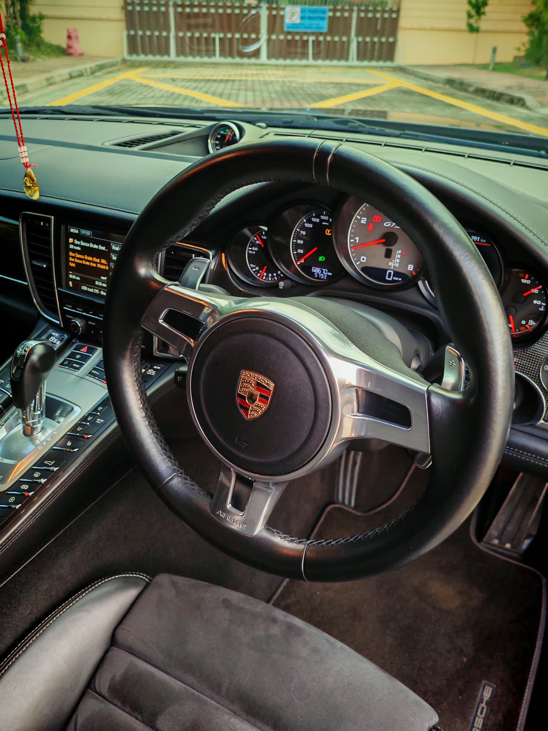 Porsche Panamera GTS - Image 15