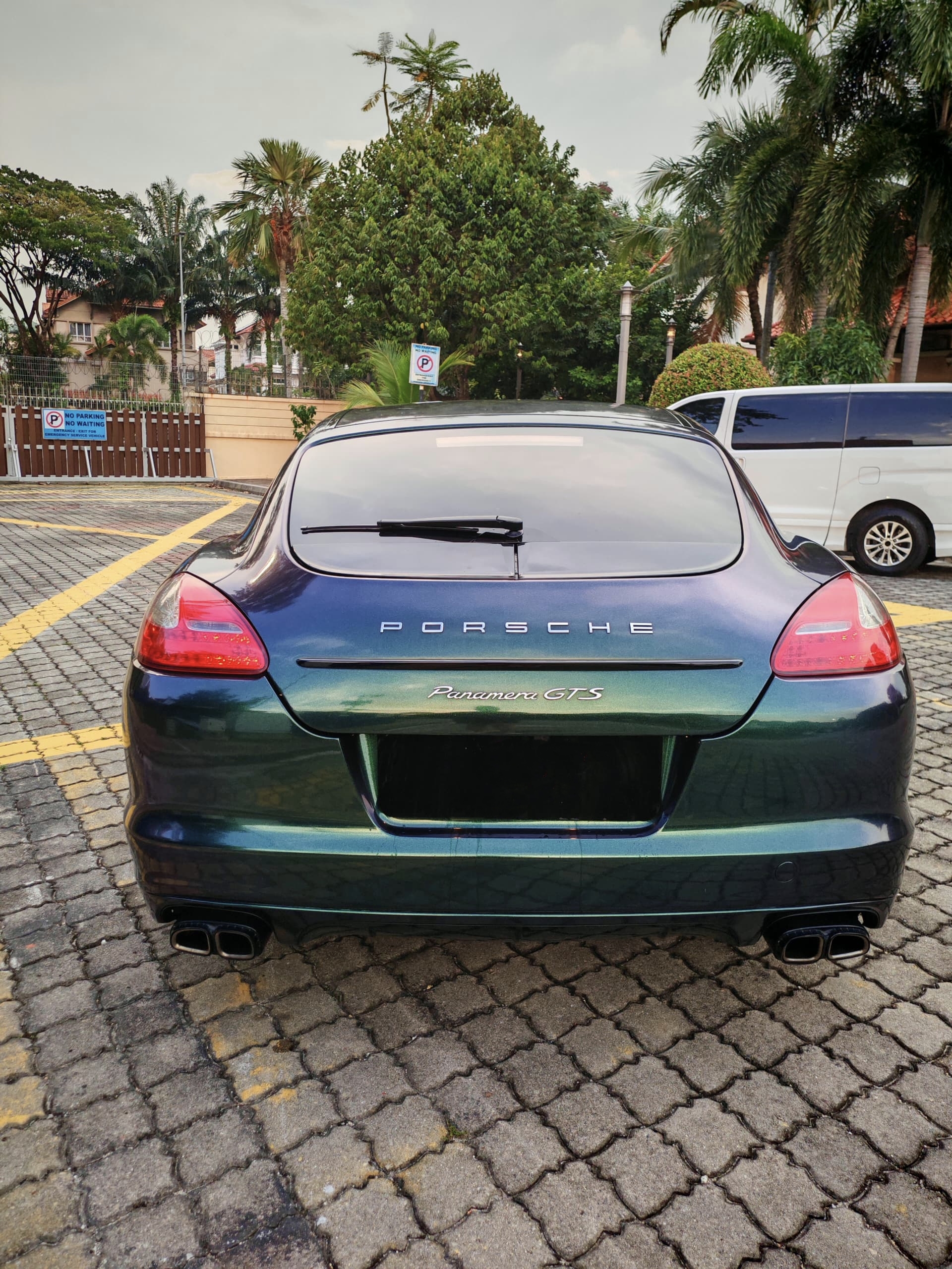Porsche Panamera GTS - Image 8