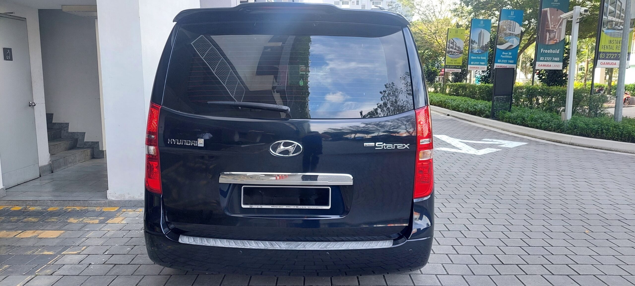 Hyundai Starex (Black/White) - Image 7