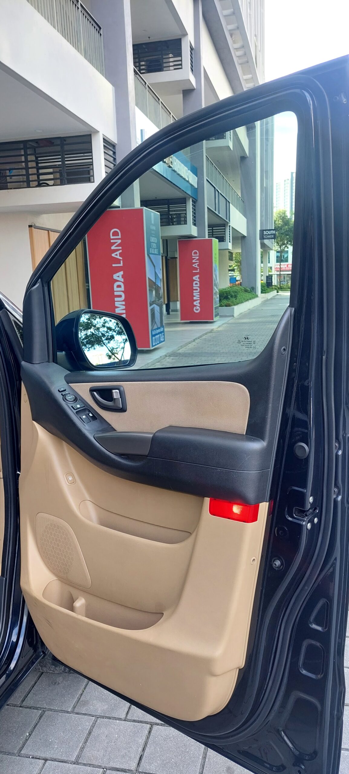 Hyundai Starex (Black/White) - Image 15