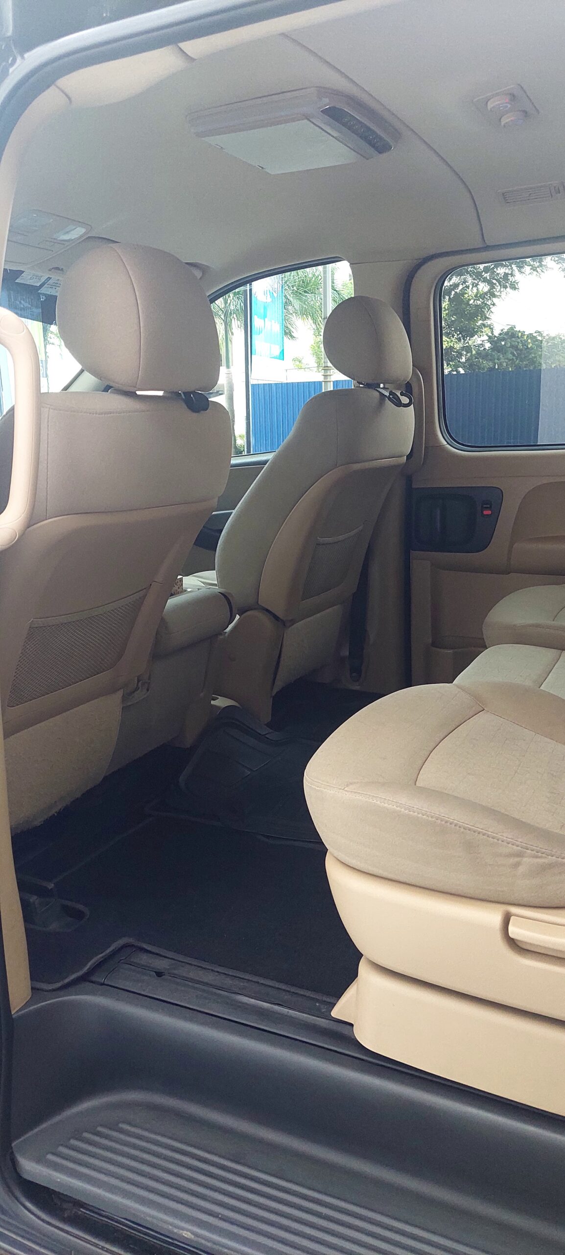 Hyundai Starex (Black/White) - Image 17