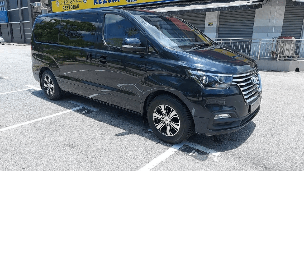 Hyundai Starex (Black/White)