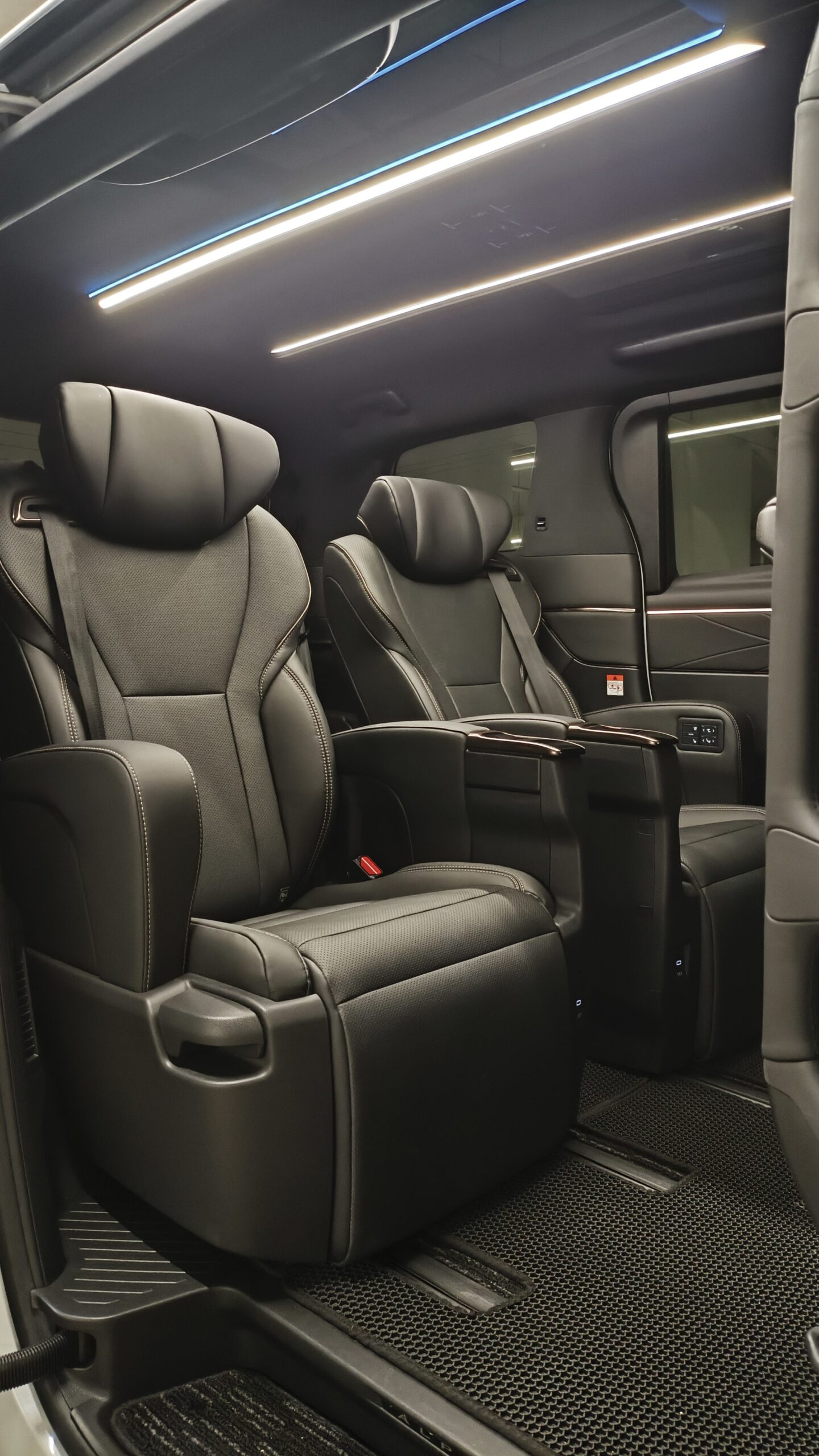 Toyota Alphard AH40 (White) - Image 17