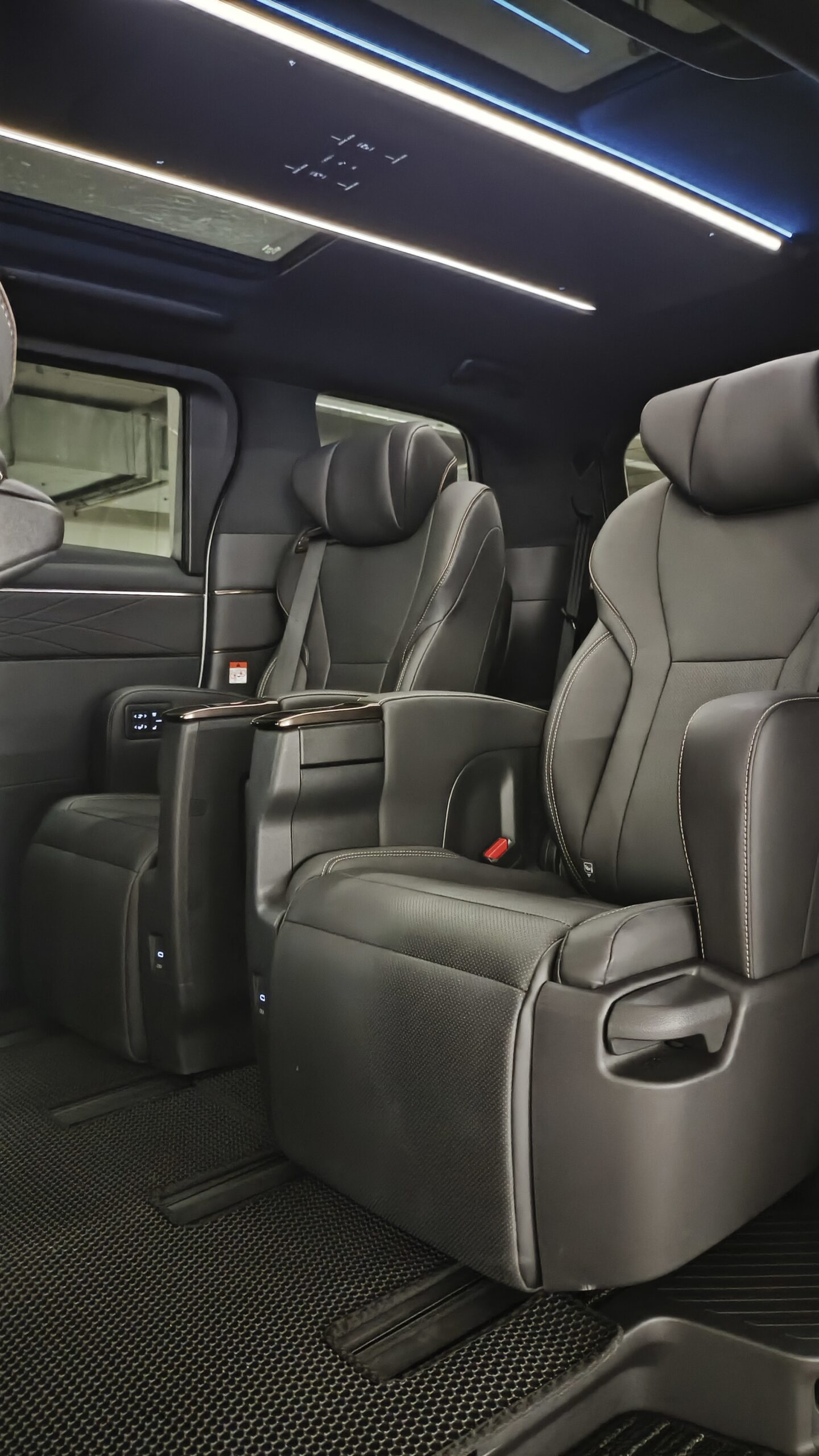 Toyota Alphard AH40 (White) - Image 18