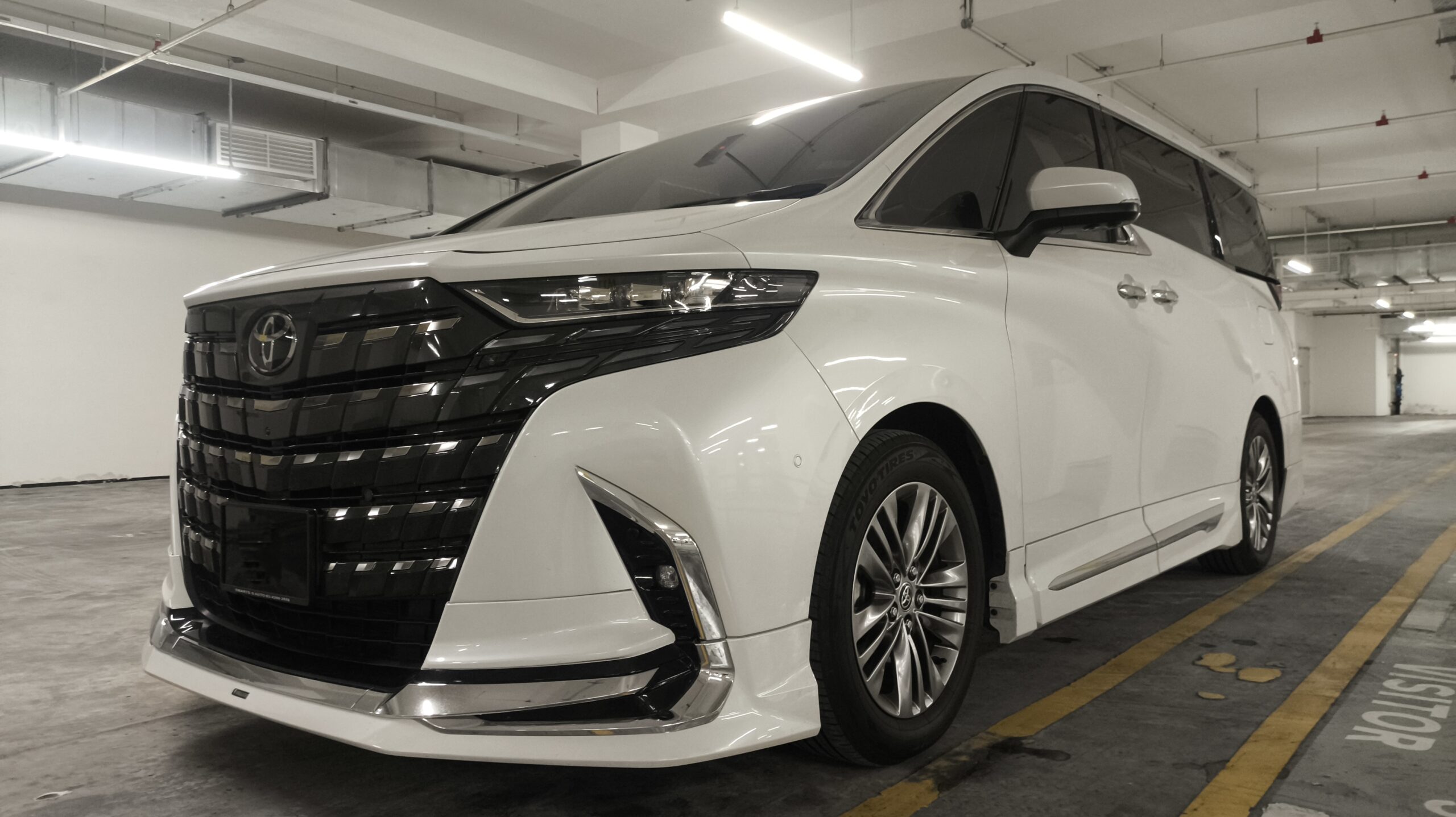Toyota Alphard AH40 (White)