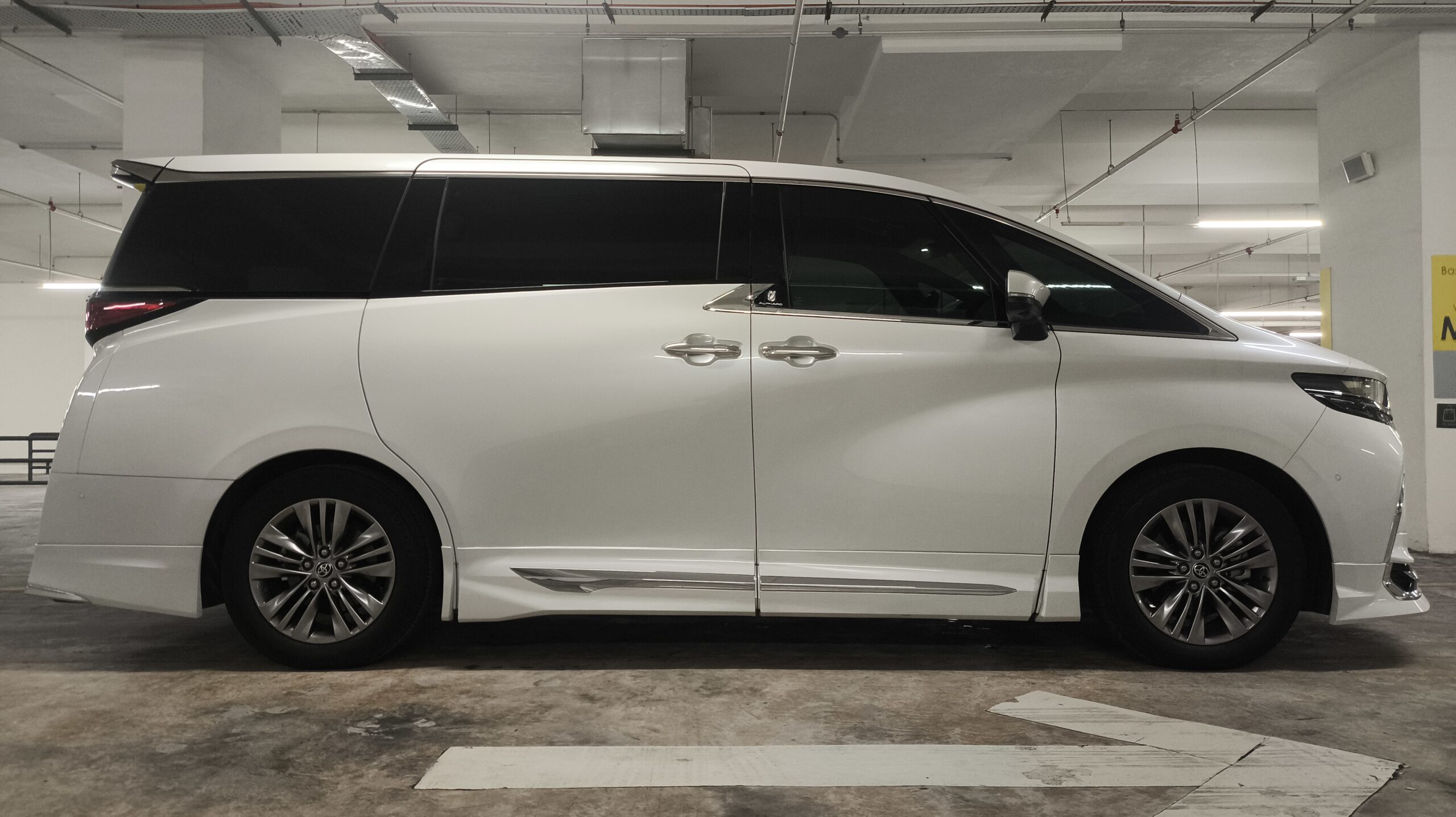 Toyota Alphard AH40 (White) - Image 4