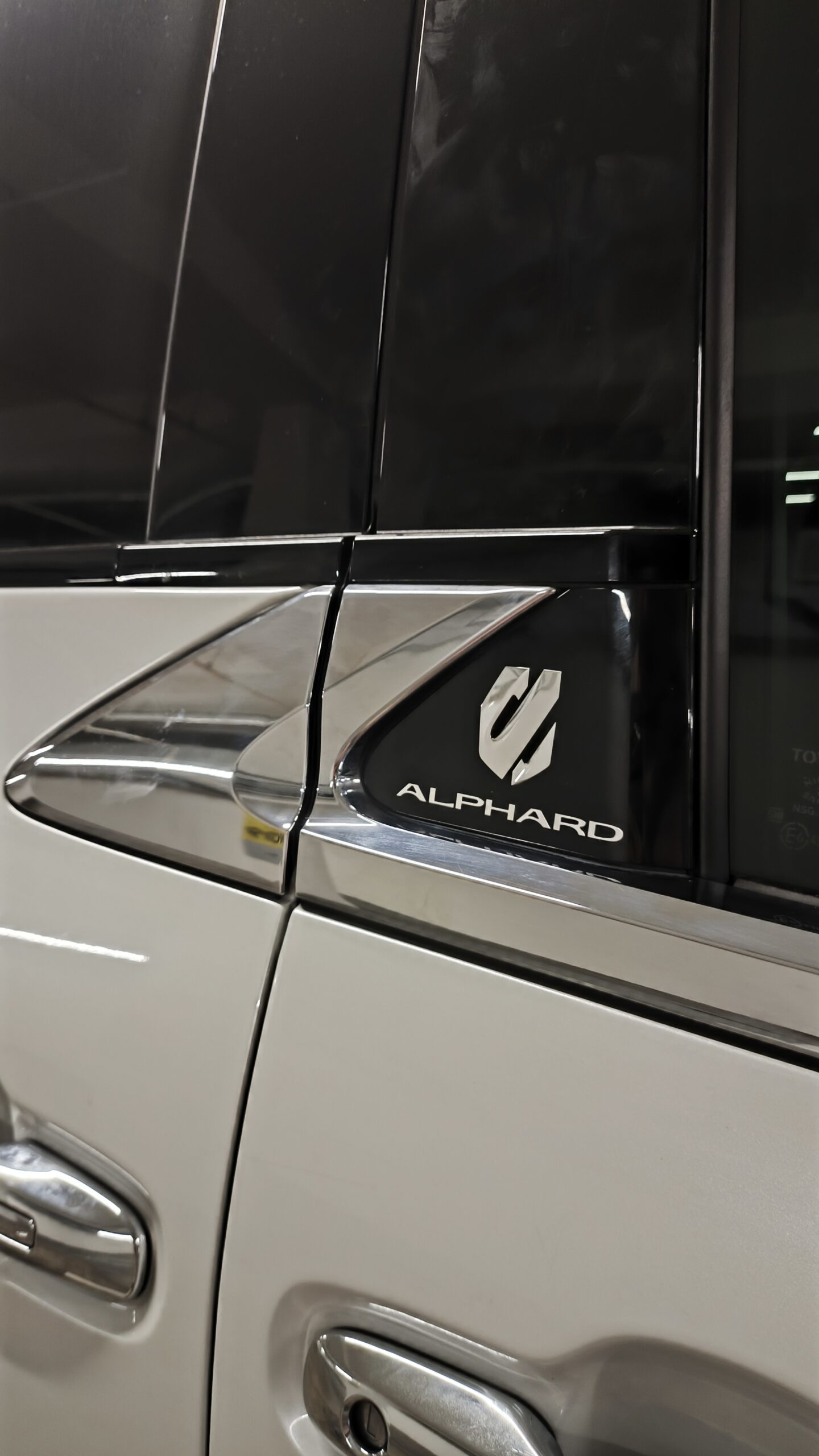 Toyota Alphard AH40 (White) - Image 8