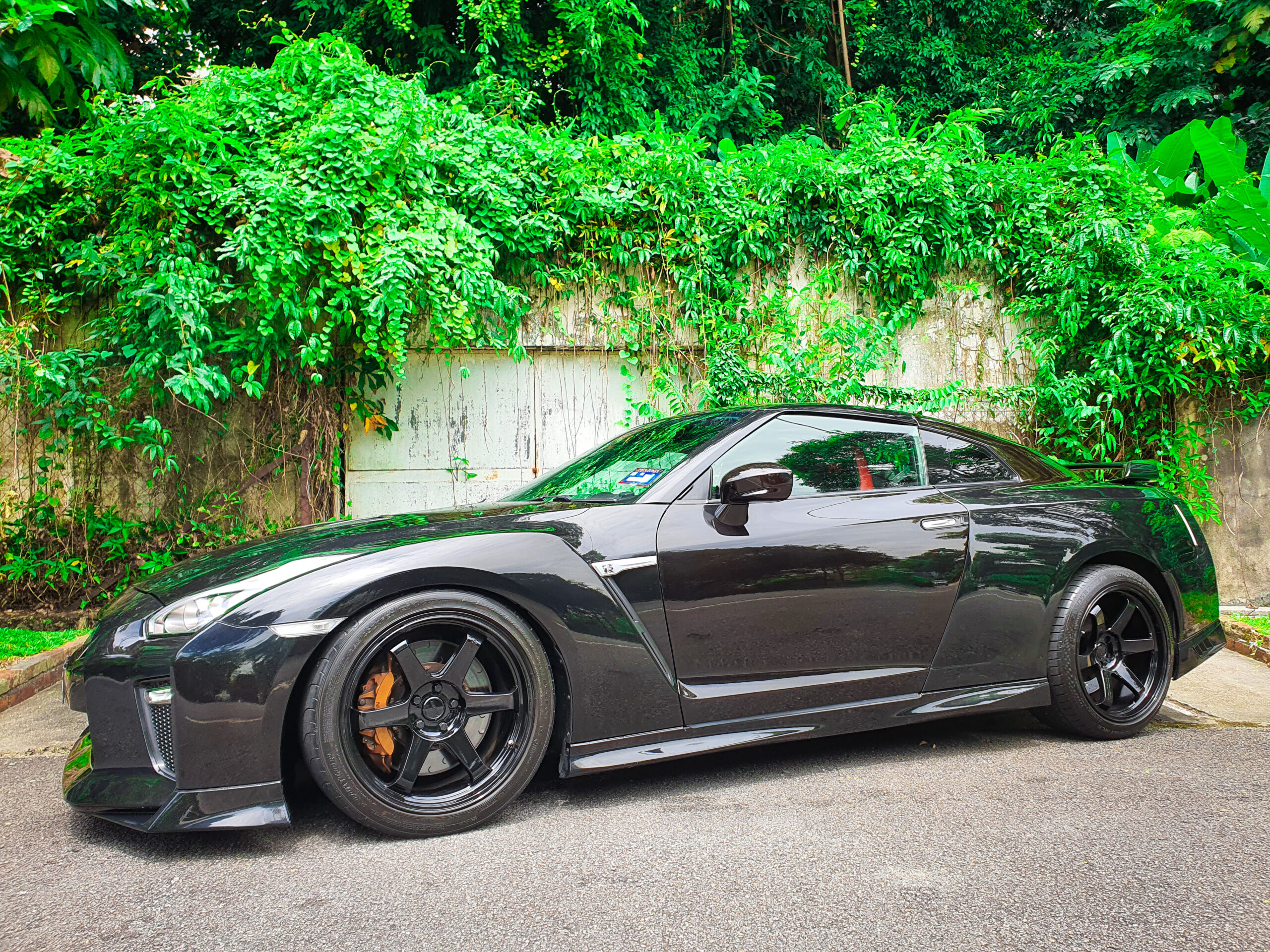 Nissan GTR R35 (Black) - Image 3