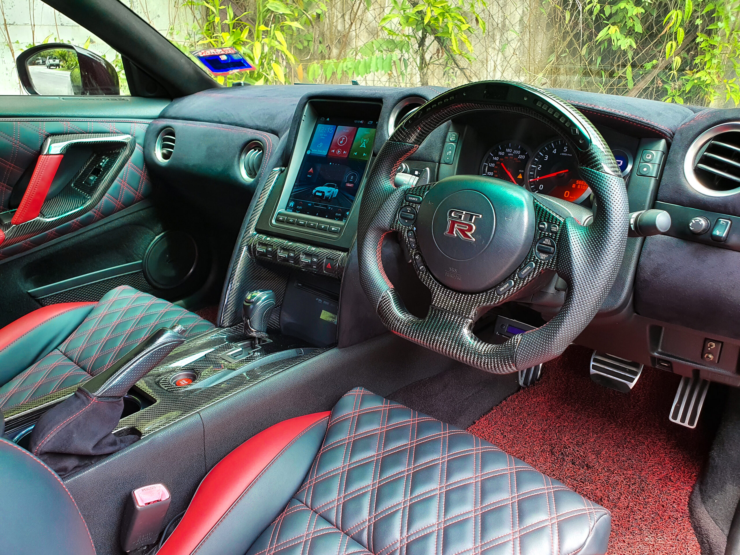 Nissan GTR R35 (Black) - Image 10