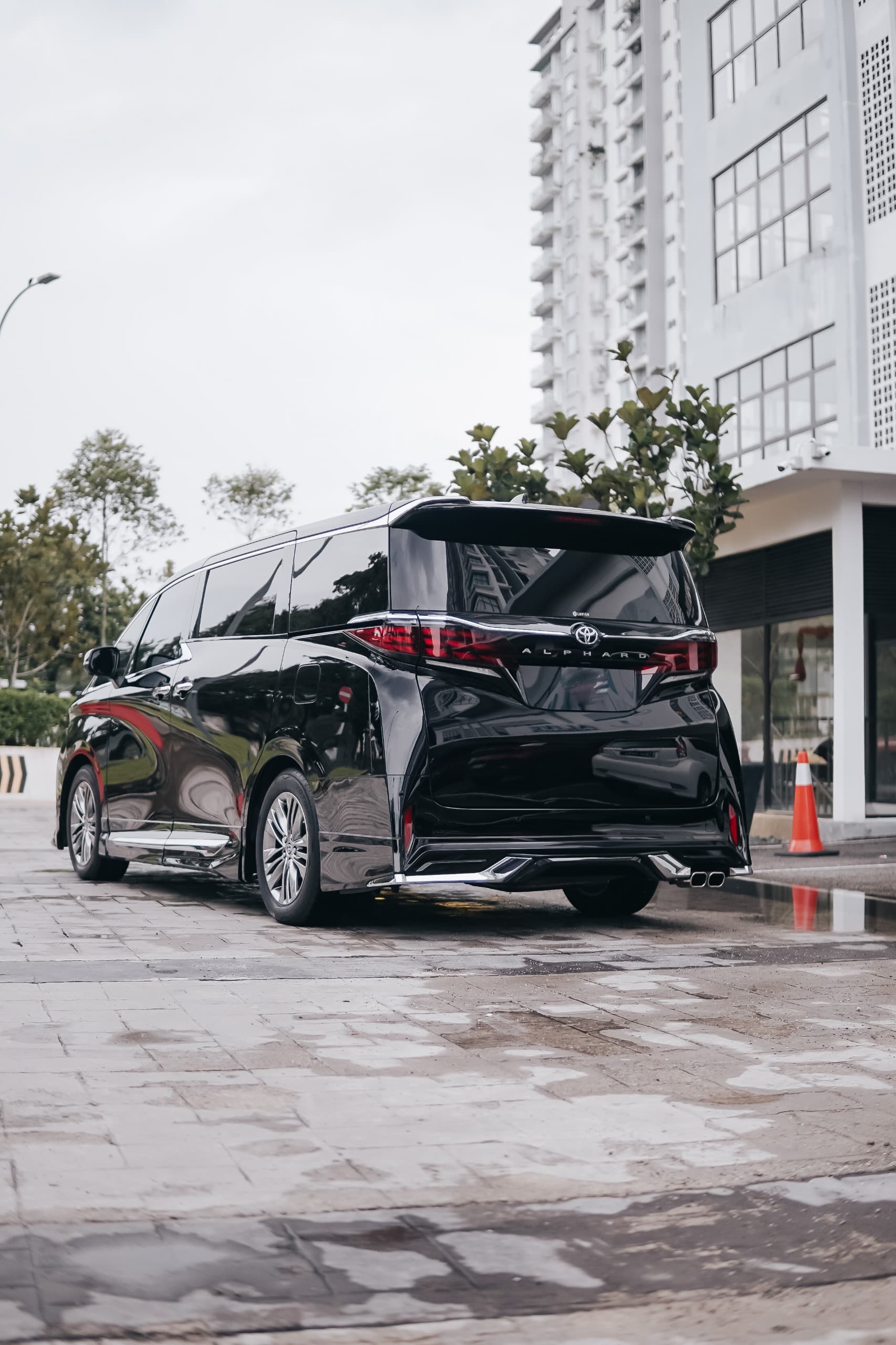 Toyota Alphard AH40 (Black) - Image 3
